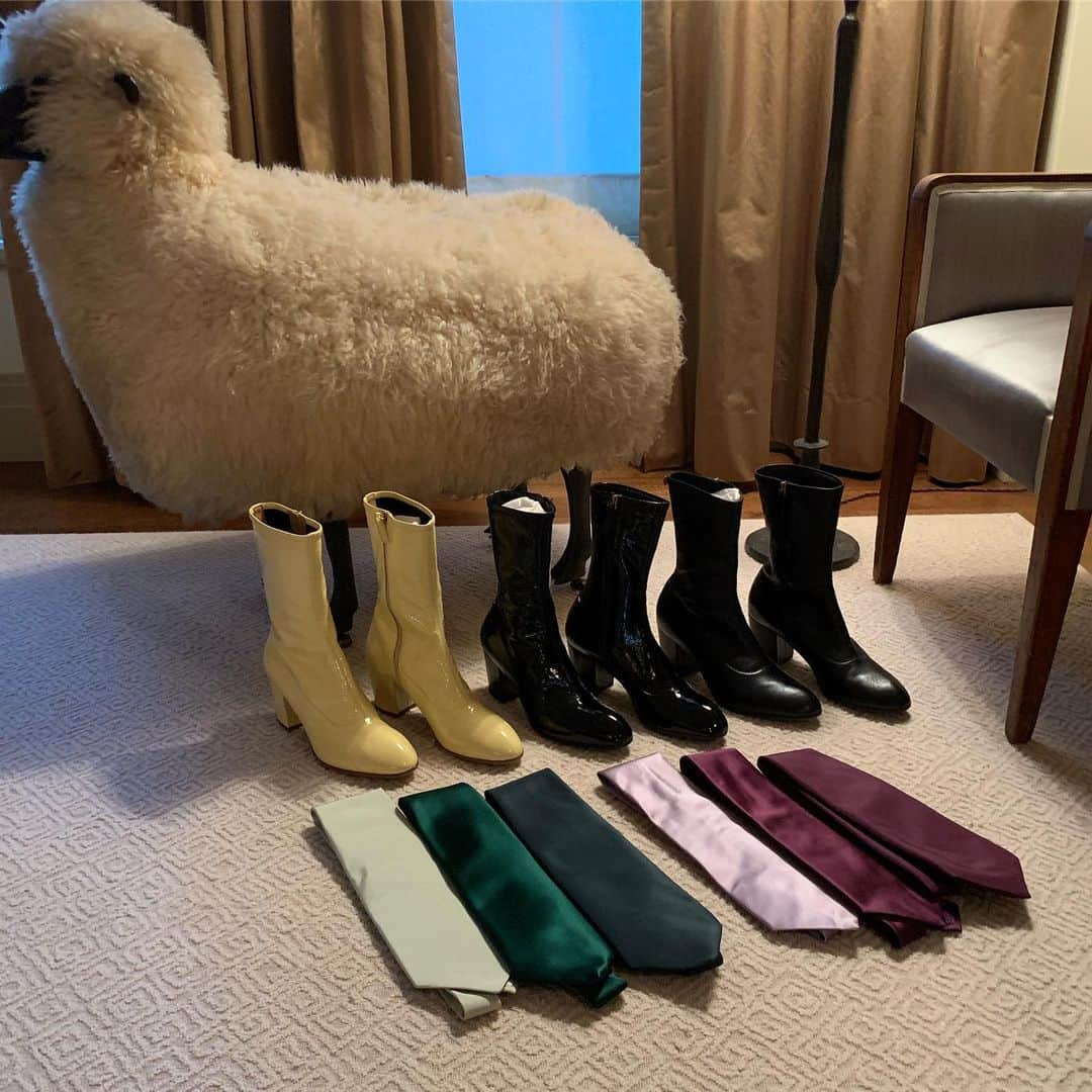 マーク・ジェイコブスさんのインスタグラム写真 - (マーク・ジェイコブスInstagram)「Choices. A gurl always needs options. Thank you for the most 🔥boots ever. @alessandro_michele @gucci ♥️♥️♥️ #marcandcharswedding」4月7日 7時35分 - themarcjacobs