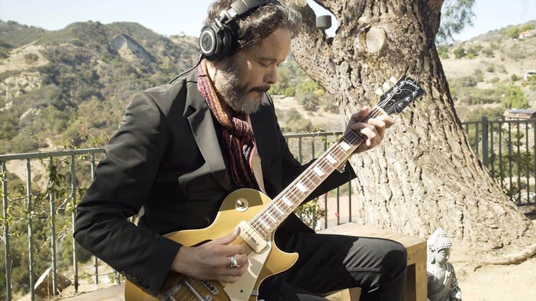 Audio-Technica USAさんのインスタグラム写真 - (Audio-Technica USAInstagram)「Check out @playing4change’s new Live Outside music video, “Minor Rag – Spanish Rag Medley,” featuring @el_twanguero! You can see the Spanish songwriter and guitarist rocking our headphones by following the link in our bio. . . . #AudioTechnica #Music #PlayingForChange #Twanguero #Headphones #Guitar」4月7日 7時40分 - audiotechnicausa