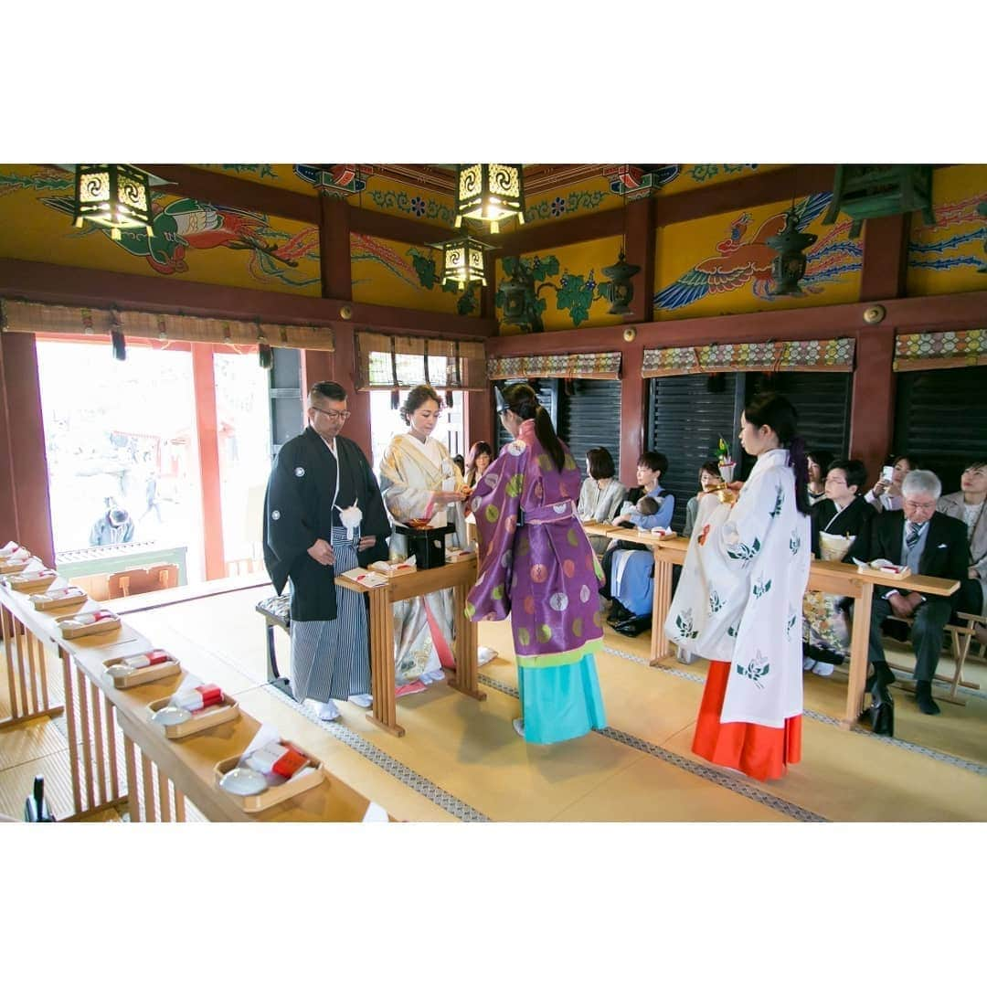 和婚スタイルさんのインスタグラム写真 - (和婚スタイルInstagram)「#浅草神社  重要文化財に指定された、歴史ある神社での結婚式です。 鮮やかに彩られた社殿が目を惹きます。  @wakonstyle  #和婚スタイル  #神社婚 #和婚 #和装 #色打掛  #白無垢 #綿帽子 #ウェディングフォト #ブライダルフォト #ロケーションフォト #前撮り #和装ヘアスタイル #プレ花嫁 #神前式 #関西花嫁 #関東花嫁 #九州花嫁 #神前式挙式 #結婚式 #ウェディング #ロケーション撮影  #2018冬婚 #2019春婚 #2019夏婚 #2019秋婚 #2019冬婚 #日本中のプレ花嫁さんと繋がりたい #weddingphotography #和装ヘアスタイル #和装コーディネート」4月7日 8時12分 - wakonstyle