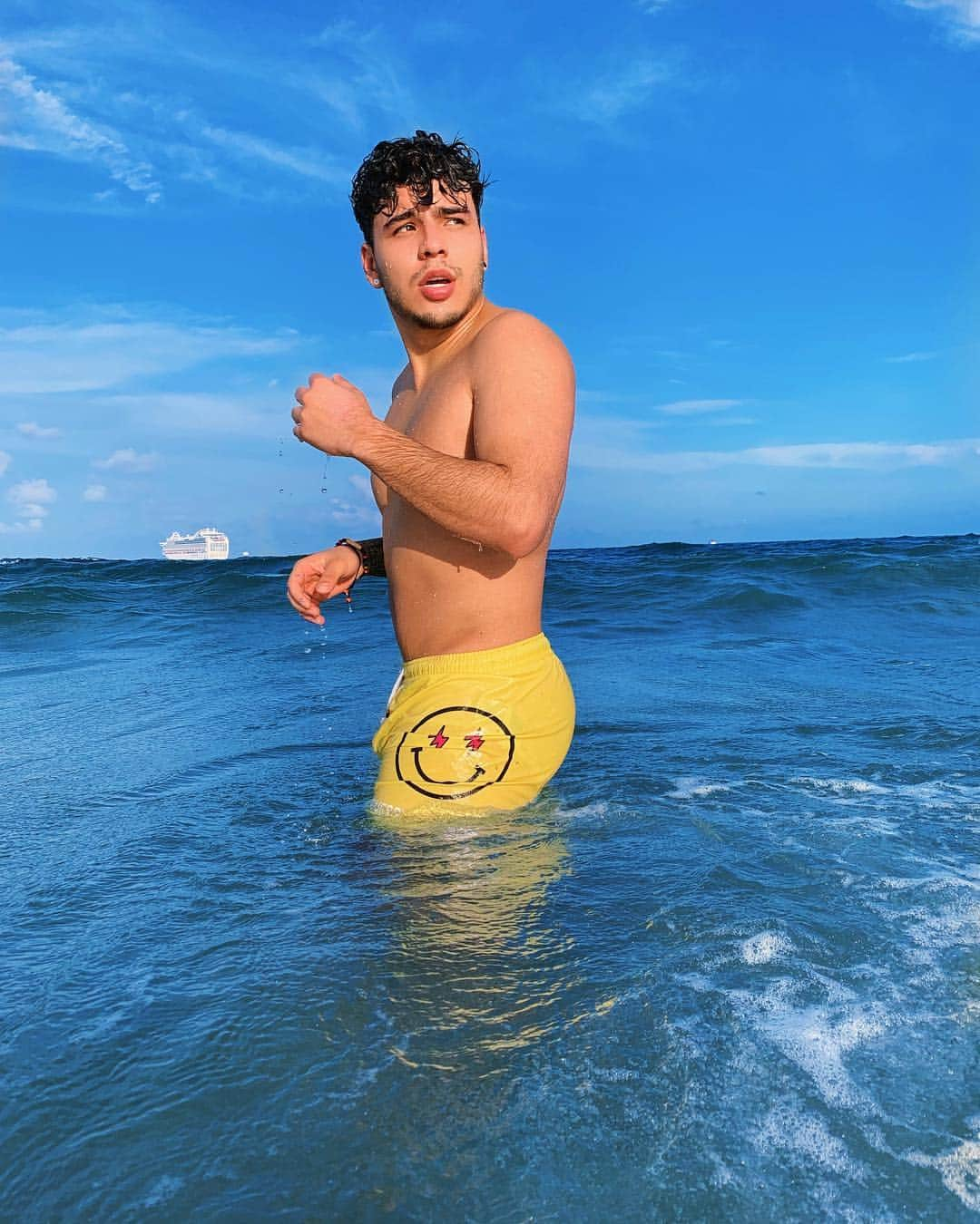 Sebastián Villalobosさんのインスタグラム写真 - (Sebastián VillalobosInstagram)「tamos melos 💦☀️」4月7日 8時10分 - sebas