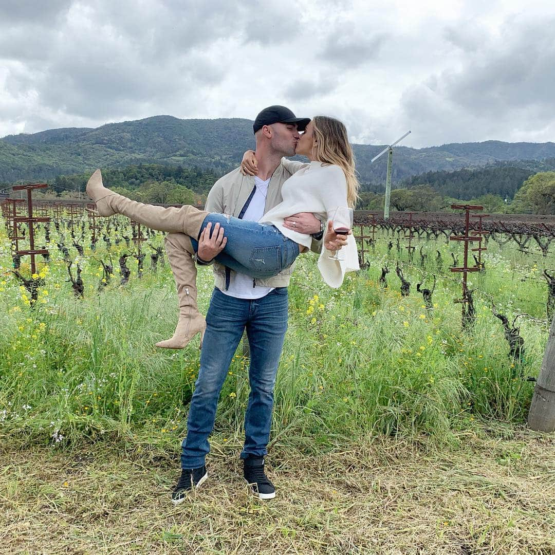 ジャナ・クレイマーさんのインスタグラム写真 - (ジャナ・クレイマーInstagram)「Napa will forever hold a special place in heart. 2 years ago mike re-proposed to me and it’ll be a memory I’ll never forget. Thanks to @winetrain and @grgichhills for the fun afternoon to relive this moment and help support the @americanredcross」4月7日 8時22分 - kramergirl