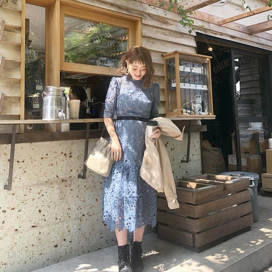 Kikuno Sayumiさんのインスタグラム写真 - (Kikuno SayumiInstagram)「〻CELFORD〻 ・ ・ ・ 昨日の @qbag_japan オフ会の時の服。 ・ 少しおめかししたくて @celford_official のお気に入りのドレスをチョイス👗 ・ これとブーツを合わせたかったんだ〜 ・ もうすぐこういうピタッとしたの着られなくなるから今のうちに。 ・ ・ ここのカフェ大好き𖠚ᐝ ・ ・ ・ dress▶︎ @celford_official shoes▶ @gu_for_all_ bag▶ @wyou_star0509 outer▶ @feeling_byracreate piece▶ @niita_official ・ ・ ・ #celford #celfordss19 #セルフォード#fashion #firstlady #firstfashion#オン眉#大人可愛い#春コーデ#シンプルコーデ #158cmコーデ #패션스타그램#옷스타그램#오오티디#レースワンピ#春服#オケージョン#オケージョンワンピース #レース#ヘアアレンジ#おめかしコーデ#フォーマル#マタニティコーデ#onibuscoffee #オニバスコーヒー」4月7日 8時18分 - sayumikikuno