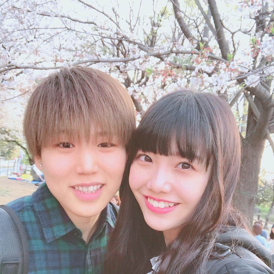 町田瑠唯さんのインスタグラム写真 - (町田瑠唯Instagram)「． 桜🌸🌸🌸 いつかの写真。笑 ももちゃんの専属カメラマン町田📸笑 写真撮るのめちゃセンスないけど、この時は結構いい写真が多かった気がするーーー。笑 るいが上手くなったんか、 モデルがいいのか、、、🤔🤔 うーん、、間違いなくモデルがいいからだね☺️ ありがとうももちゃん🌸 ． テンション感が合うから、ずっと笑ってる！！ だいたいふざけてるからね😂 くだらない事に付き合ってくれる優しい子です☺️笑 ありがとう〜✌︎✌︎✌︎」4月7日 8時23分 - macchi0308