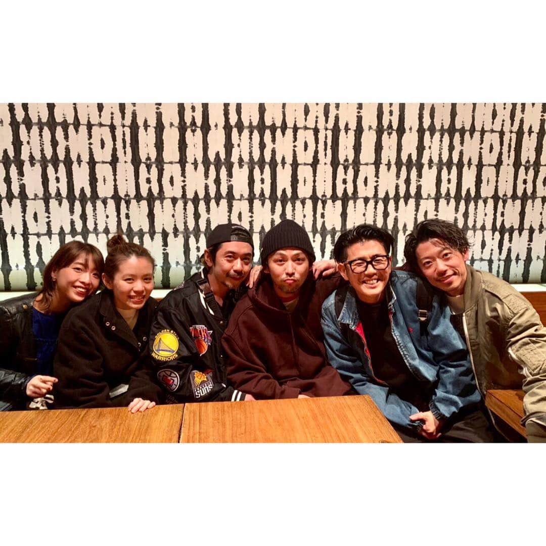 朝日光輝さんのインスタグラム写真 - (朝日光輝Instagram)「@belleiida  @belle_daisukehorinouchi  @bellechiaki  楽しかったです🍻ありがとう😊✨ * * * * * * * * * * #belle#sunvalley#美容師#美容室#美容院#ヘアーサロン#楽しい時間#ありがとう」4月7日 8時34分 - mitsuteru_asahi