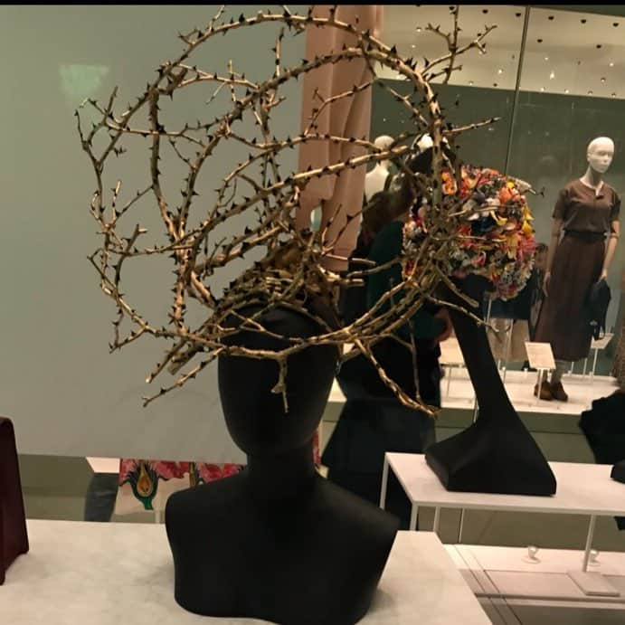 Katsuya Kamoさんのインスタグラム写真 - (Katsuya KamoInstagram)「#my head piece at Victoria and Albert museum @vamuseum」4月7日 8時52分 - katsuyakamo