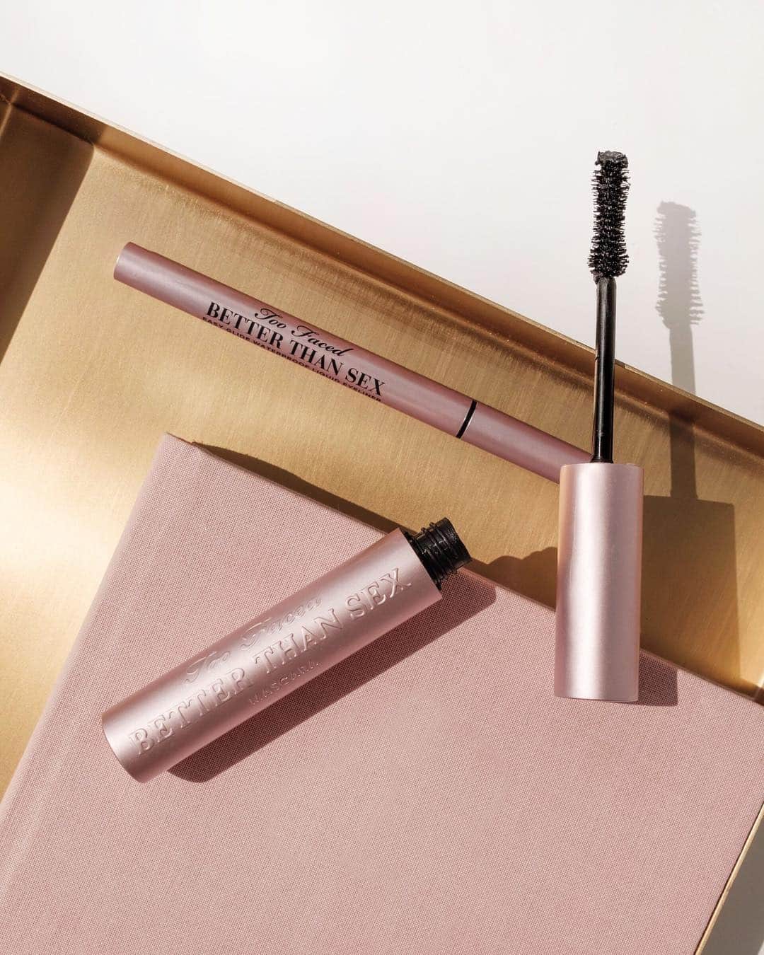 Too Facedさんのインスタグラム写真 - (Too FacedInstagram)「Make POWER moves with our new POWER couple 😉 Elevate your look with our NEW Better Than Sex Eyeliner and Mascara! Tag your bestie who needs this EYE-CONIC duo. 🖤 #betterthansex #toofaced」4月7日 9時05分 - toofaced