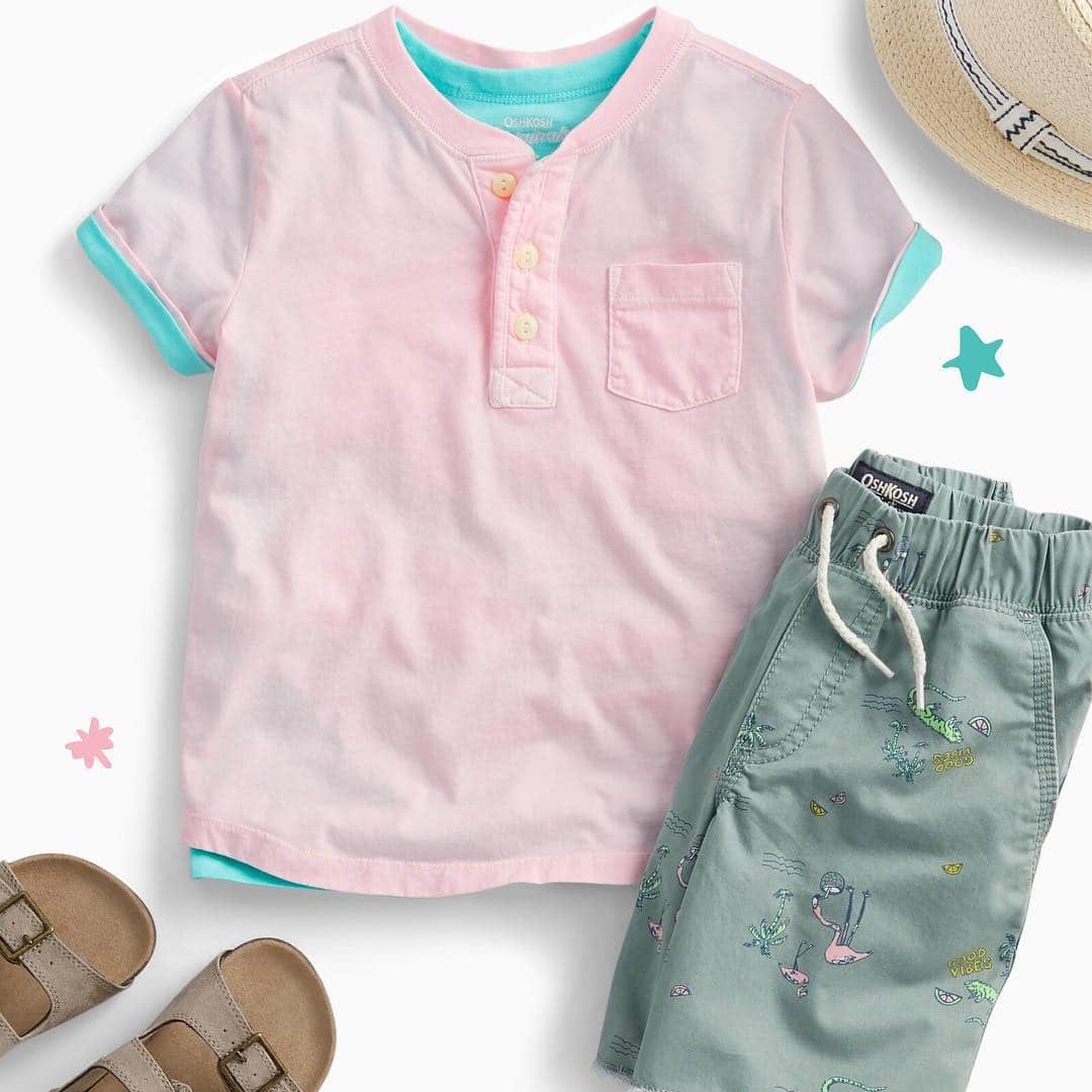 のインスタグラム：「Saturday vibes: pick a pink henley + a beachy print and go from there! #laidbacklooks #flamingos #oshkoshkids」