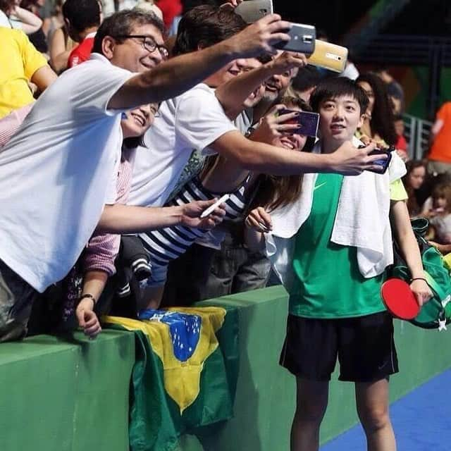 リン・グイさんのインスタグラム写真 - (リン・グイInstagram)「Happy world table tennis day 🏓  Feliz dia mundial do Tenis de mesa 🏓️ #worldtabletennisday #tenisdemesa #diadetenisdemesa #tabletennis #rio2016 #tbt#」4月7日 9時07分 - lin_gui