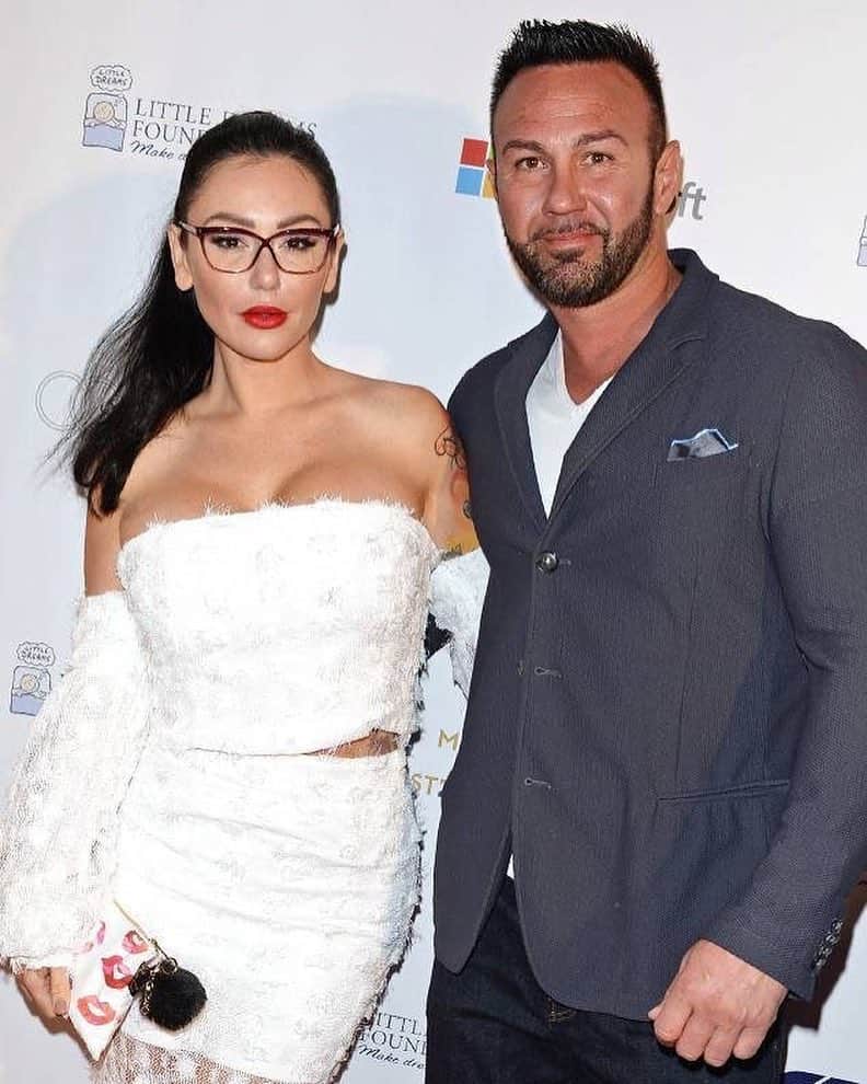 E! Onlineさんのインスタグラム写真 - (E! OnlineInstagram)「Nothing brings a family together better than the holidays: JWoww and Roger are putting aside their issues and reuniting to celebrate Easter. 🐰Link in bio for the details. (📷: Getty Images)」4月7日 9時09分 - enews