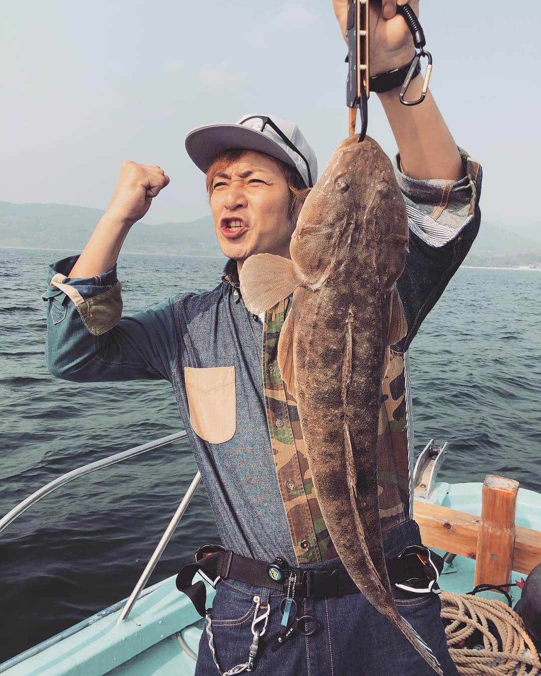 つるの剛士さんのインスタグラム写真 - (つるの剛士Instagram)「釣るのたけし デカマゴチ64cm、デカサゴ27cm、 引っこ抜いたった！！ #釣るの剛士 #パックロッド #モンスターキス #ディアモン #釣りよかでしょう #釣りよか #むねお船」4月7日 9時33分 - takeshi__tsuruno