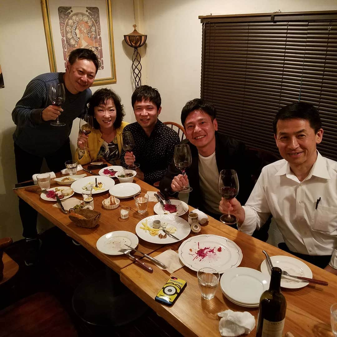 田畑竜介さんのインスタグラム写真 - (田畑竜介Instagram)「よく食べ、よく飲み、よく喋りました✨  薪窯で焼く赤身肉も美味しく ワインがすすみました🍷  素敵なご縁に感謝です😊  #福岡市  #ビストロロベールエルイーズ」4月7日 9時35分 - tabacchi_rkb