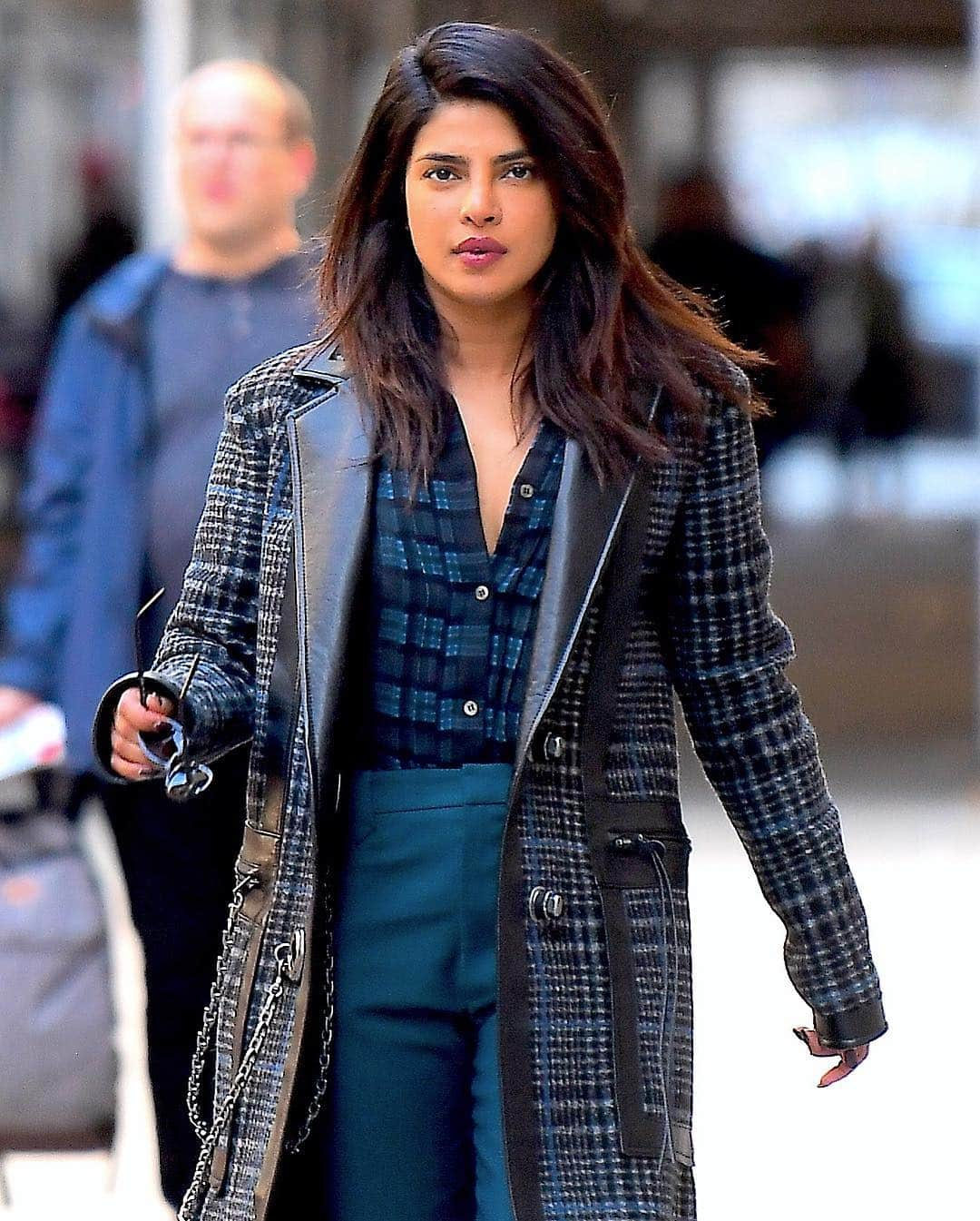 Just Jaredさんのインスタグラム写真 - (Just JaredInstagram)「@priyankachopra steps out in style for an afternoon meeting! #PriyankaChopra Photos: Splash」4月7日 9時37分 - justjared