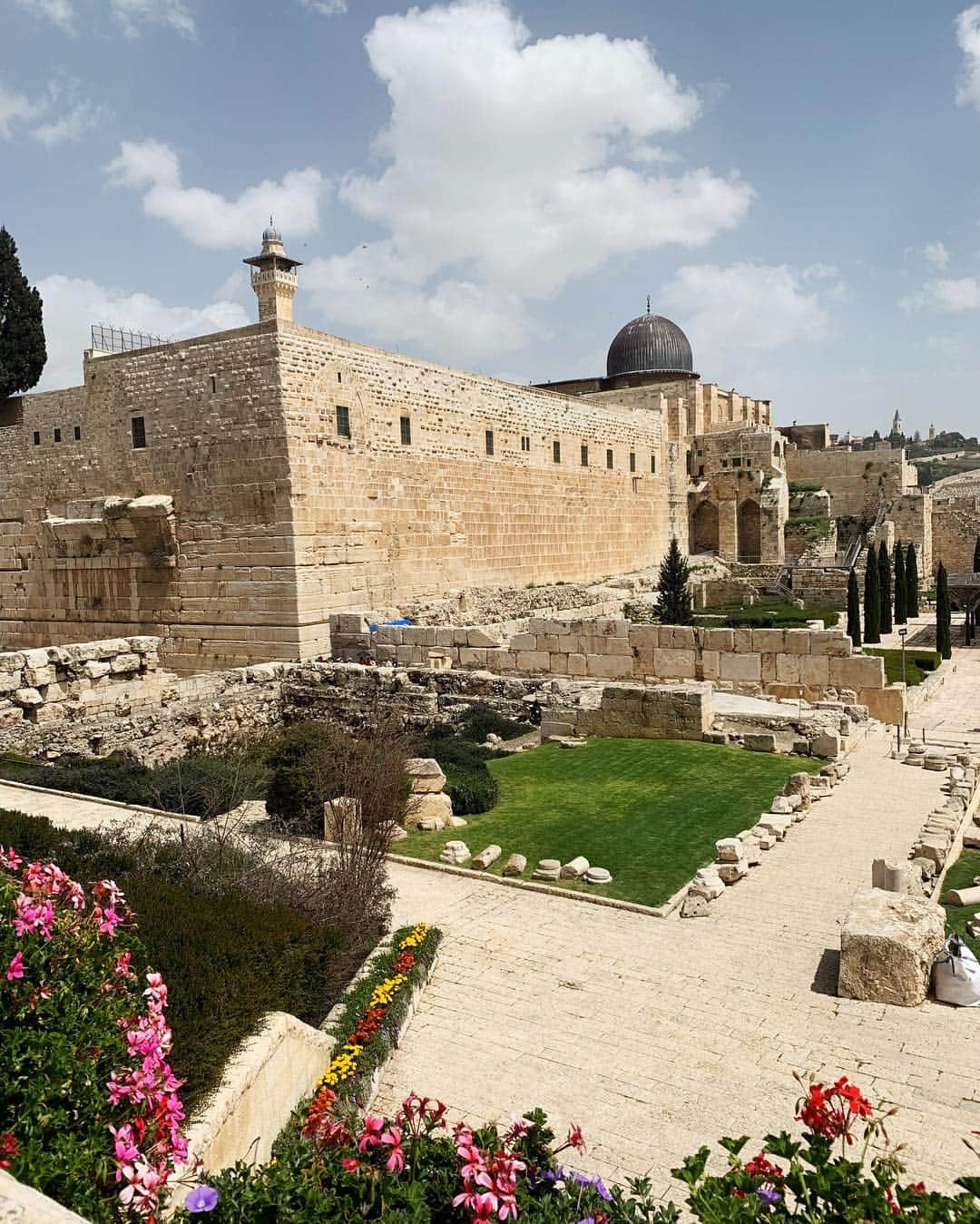 キアラ・フェラーニさんのインスタグラム写真 - (キアラ・フェラーニInstagram)「Jerusalem really was breathtaking to visit. A melting pot of different cultures and religions, all living in the same place 💘」4月7日 20時28分 - chiaraferragni