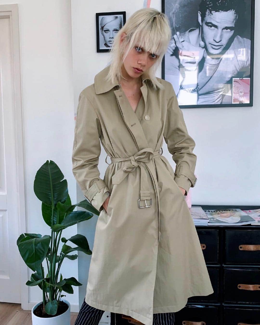 マリヤン・ジョンクマンのインスタグラム：「I guess Marlon Brando likes my new @filippa_k trench as much as i do 🎀🎀」