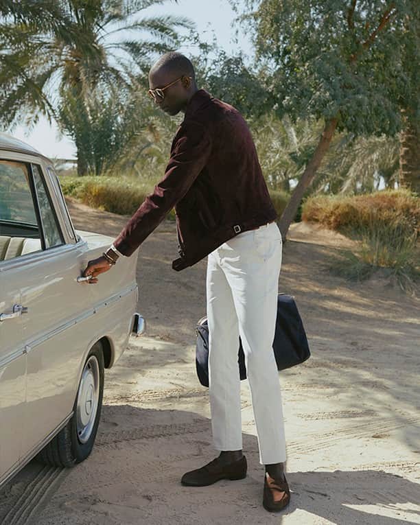 MR PORTERのインスタグラム：「White denim + suede. It's spring in an outfit. 🌱⁣ -⁣ Head to the link in bio for the MR PORTER team's edit of the new season pieces they're getting behind. #MRPORTER #SS19」