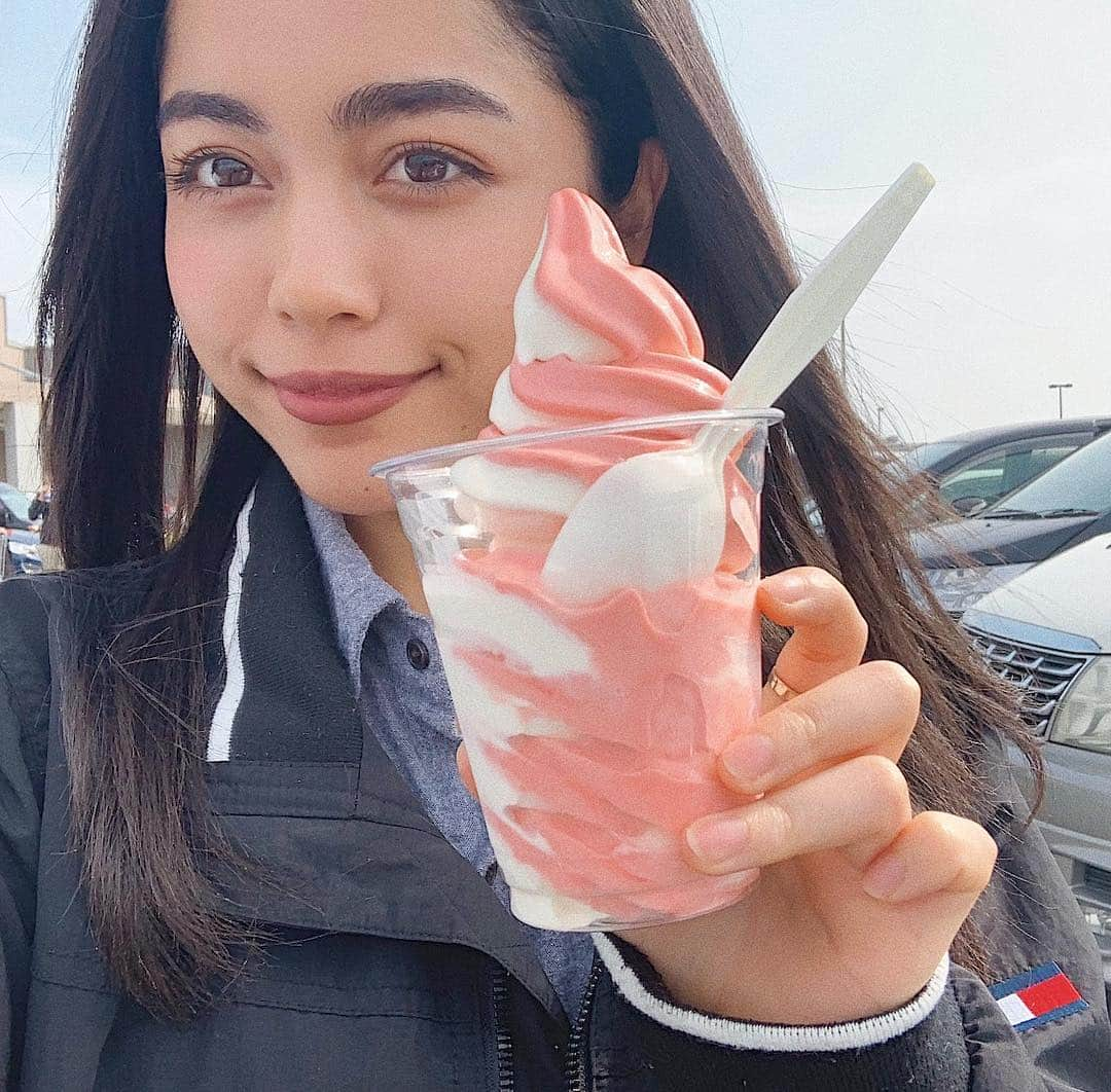 サラ・コールディさんのインスタグラム写真 - (サラ・コールディInstagram)「COSTCOのアイス🍨🍓♡ 美味しすぎてすぐ完食 #外は盛れます」4月7日 20時30分 - imsarakrd