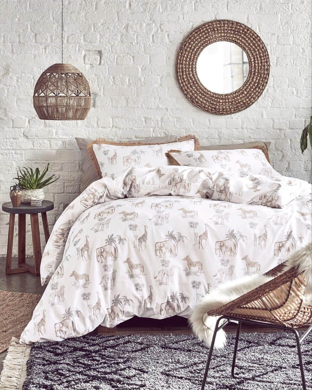 Nextさんのインスタグラム写真 - (NextInstagram)「This is about as wild as it's getting this Sunday morning - who's with us? 🐘😆 #animals #bedding #bed #bedroom #liein #weekend #home #homeware #nexthome #homeinterior #homedecor #decor #elephant #zebra #print #neutral」4月7日 19時06分 - nextofficial