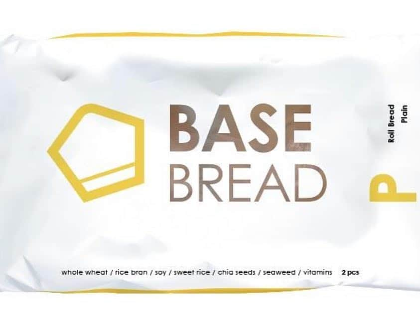 高橋メアリージュンさんのインスタグラム写真 - (高橋メアリージュンInstagram)「最近発見した #BASEBREAD 🥖 1食で1日に必要な栄養素の1/3がとれる※完全栄養パン。 もちもちで美味しい〜！ #ヘルシー飯 #ヘルシーパン #綺麗向上 #美容女子 #健康大好き」4月7日 19時16分 - maryjuntakahashi