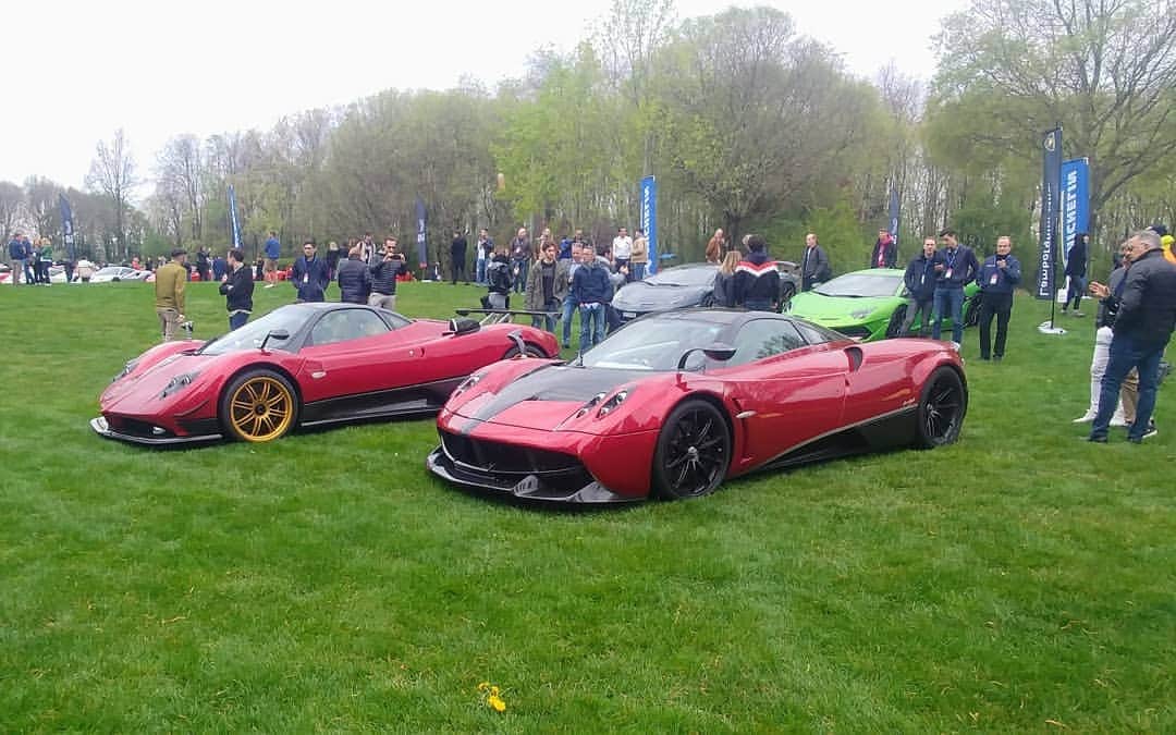 パガーニ・アウトモビリのインスタグラム：「Come to see these two beauties today at @carsandcoffeeitaly ! #pagani #huayra #zondaf #carsandcoffeeitaly」