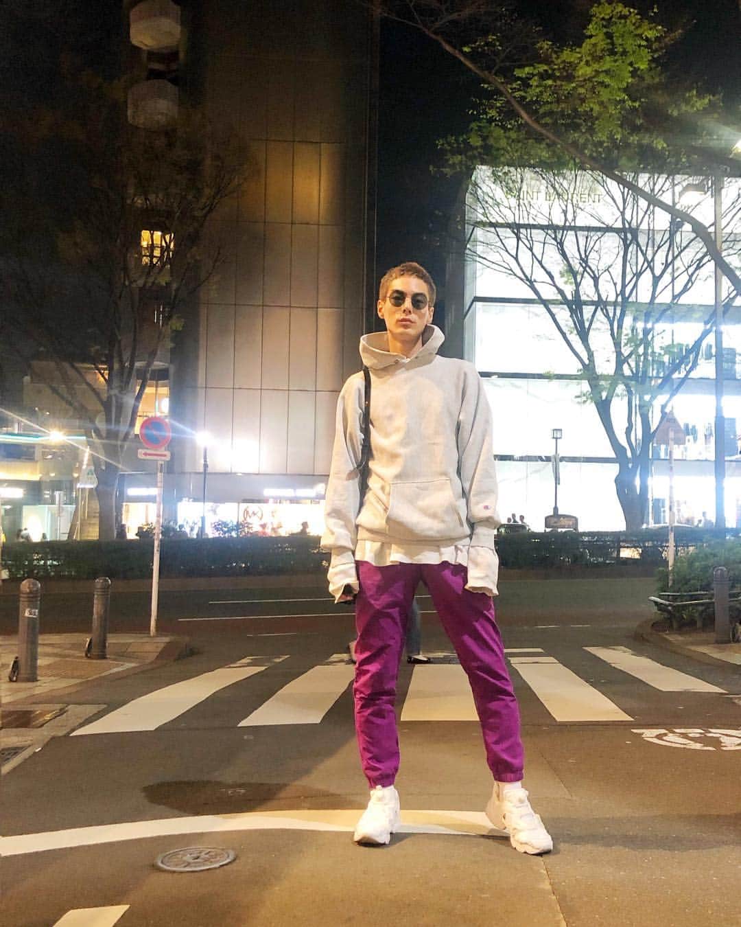 岩崎拓馬さんのインスタグラム写真 - (岩崎拓馬Instagram)「Day off . 春までずっと眠らせてた リーボックの紫シャカパン💜 やっと履けてうれしっ🥺 . . . #dayoff #ootd #fashion #boy #man #japanese #malemodel #model #purple #reebok #happytime」4月7日 19時17分 - happy_takuma