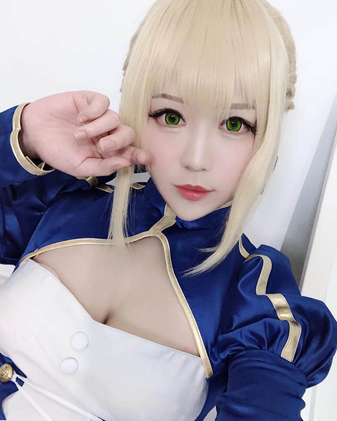 千尋のインスタグラム：「Today is CHIHIRO’s birthday!!! Does everyone have something want to say to CHIHIRO? Don’t forget tonight 22:00 CHIHIRO will on livestream for birthday celebration!!! See you till then!  今天是千尋的生日喔🎂 部下們有沒有什麼想要和千尋說的呢❤️❤️ 別忘了今晚22:00的生日慶祝直播 不見不散❤」