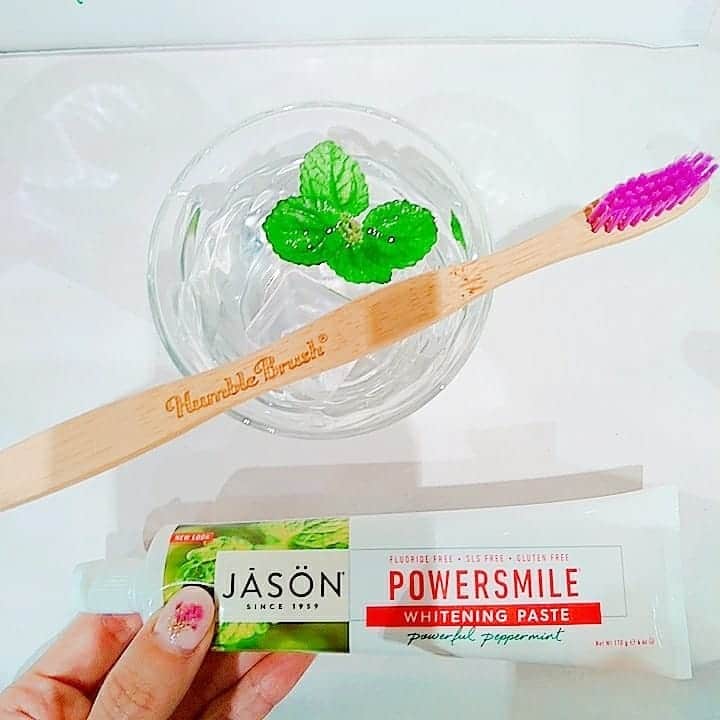早川愛さんのインスタグラム写真 - (早川愛Instagram)「毎年恒例の大好きな @cosmekitchen の展示会 #BiopleFES に行ってきたよん♡♡♡ ・  いつも可愛いここねちゃんと ヘトヘトだったわたし笑 ですが 今回もオーガニックで体にいい新商品がたくさんでわくわく元気になりました...♡♡♡ 発売したら色々買いにいこう♡♡♡ ・ ・ ・  私たちが食べているのは、 4/9発売の トランス脂肪酸も着色料も不使用のオーガニックアイスクリーム @threetwinsicecream.jp ♡♡♡ チェリーと抹茶おいしすぎました♡♡♡ ナチュローにも売られるそうなので買いにいきます♡♡♡ ・  そして特に気になったものをご紹介しますね♡♡♡ ・  3枚目は、 4/24発売の アメリカのオーガニック歯磨き粉 #JASONtoothpaste ♡♡♡ パッケージもオシャレ！ このペパーミントのはホワイトニング歯磨き粉だよ♡♡♡ ・  4枚目は、 4/24発売の ギリシャの100％ピュアのマスティハウォーター @mastiha.jp ♡♡♡ マスティハは木の天然樹脂で、 抗菌抗酸化抗炎症作用が強くて医療現場でも使われていて、 皮膚再生効果もあり生薬としても使われているそうです。 エイジングケアや肌トラブルにとっってもよさそうです♡♡♡ ・  5枚目は、 4/24発売の #シーベリージュース ♡♡♡ モンゴルのシーベリーは、 若さの脂肪酸オメガ7などたくさんの栄養がつまってます♡♡♡ ハチミツで割って試飲したらとってものみやすくて、 毎日のみたいのまなきゃ！笑 ・  6枚目は、 4/24発売の 宮崎県の米ぬかを使ったグルテンフリーおやつ ライスブランキューブ  @vege_kitchen ♡♡♡ 米粉でできていてバターや卵不使用なのにおいしすぎて 特に唐いもはストック決定♡♡♡ ・ ・ ・  他にもたくさん素敵なものばかりでまたご紹介しますね♡♡♡ ・ ・ ・  #BiopleFES #BiopleFES2019 #Biople #BioplebyCosmekitchin #ビープルフェス #ビープルフェス2019 #オーガニック #オーガニックフード #オーガニックコスメ」4月7日 19時39分 - megumegu_1006