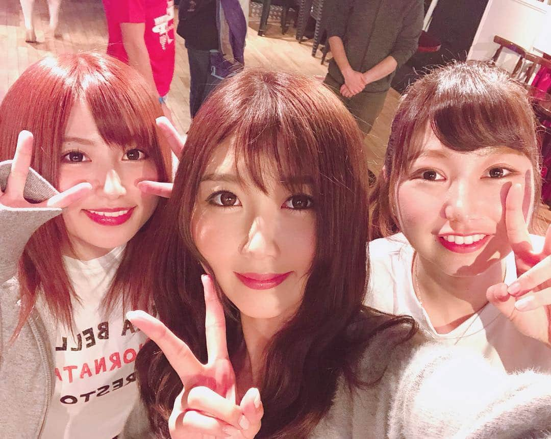 大槻ひびきさんのインスタグラム写真 - (大槻ひびきInstagram)「イベント来てくれた皆さん ありがとうございました🌼 初めて参加させていただいたので少し緊張してましたが イベントが始まるととても楽しくておもしろハプニングもあり会場が盛り上がっていました！ tiktokの企画ではなんと優勝して オリジナルクオカードいただきました🌟 わーい🙌嬉しいです😆 #ddp #ddpオールスターファン感謝祭 #パチロボ #イベント #森脇健児  #パチスロ #トークショー」4月7日 19時42分 - yanhibi0221