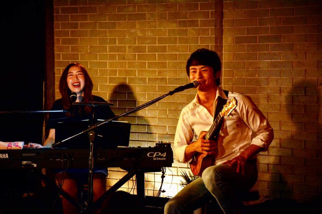 のインスタグラム：「2nd😆 楽しく。  #名渡山遼 #ryonatoyama #ukulele #ウクレレ #yamakyo #山岡恭子 #thumbsup」