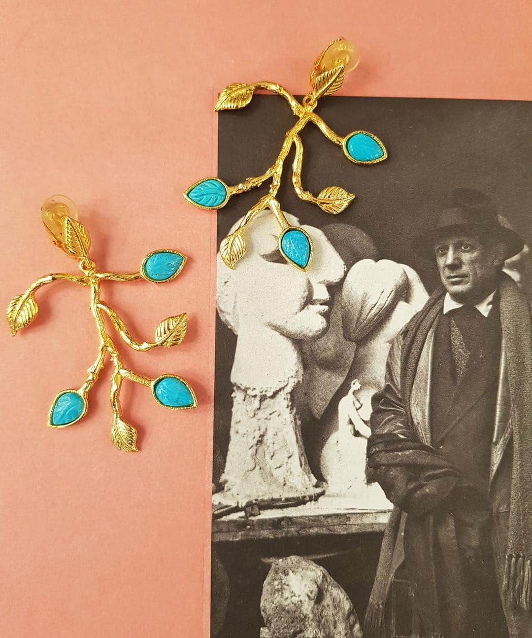 オーレリービダマンのインスタグラム：「Sunday funday⚡️#trueblue #aureliebidermann #inspiration #picasso」