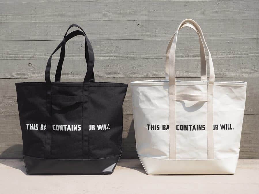 のインスタグラム：「【NEW ARRIVAL】 〈WEWILL×PORTER〉 “TT BAG” ・ 2019SSシーズンより、B印 YOSHIDAで新たに取り扱いをスタートした〈WEWILL(ウィーウィル)〉より、トートバッグをご紹介します。 ・ WEWILL 2019SS collection “if”のコレクションのテーマを反映させたホワイトは、表面コーティングをした麻のキャンバスとコンビネーションでレザーを使用。使い込むに連れて味の出る仕様。 また軽量で強度に優れたコーディラナイロンとPVC素材を使用したブラック。 ・ バッグ中央にプリントされたメッセージが印象的な仕上がり。 一般的なトートバッグよりも一回り大きいサイズで存在感があり、このバッグを持つだけで絶妙な雰囲気を演出。 是非店頭にてお試し下さい。 ・ COLOR:WHITE,BLACK ¥49,000+TAX,¥39,000+TAX ・ 【WEWILL(ウィーウィル】 「静かに、惹きつける服」 シンプルなデザインと上質な素材、考え抜かれたカッティング。上品さのなかにどこか可愛らしさが発見できる男性服。 Designer：福薗英貴（ふくぞの ひでたか） 1976年熊本県出身。2002年、アントワープ王立芸術学院を卒業。その後幾つかのアパレルブランドのディレクターを経て、2017AWシーズンより WEWILL を始動する。2018年7月WEWILL初の旗艦店「WEWILL GINZA」を銀座1丁目にオープンする。  #bjirushiyoshida #B印YOSHIDA #代官山 #daikanyama #TOKYO #BEAMS #ビームス #yoshidakaban #吉田カバン #ポーター  #porter #비지루시요시다 #도쿄 #다이칸야마 #빔스 #빔즈 #포터 #데일리룩 #백팩 #WEWILL #ウィーウィル」