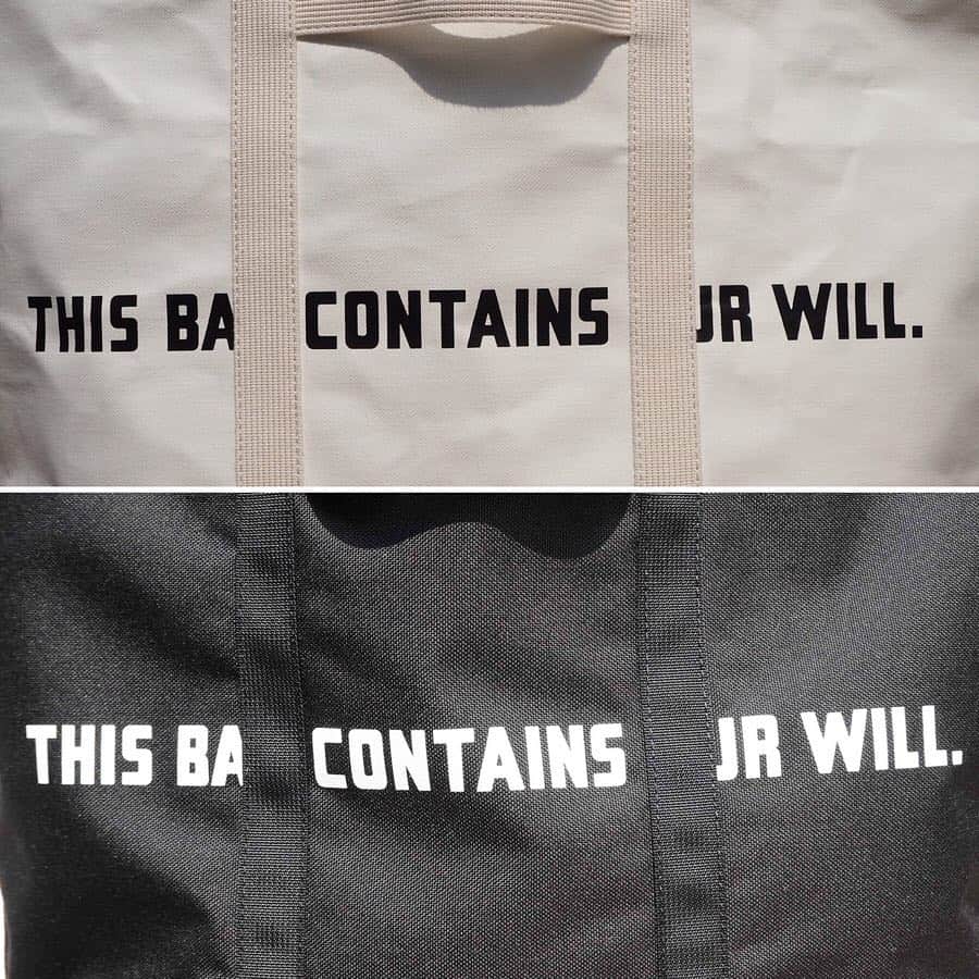 のインスタグラム：「【NEW ARRIVAL】 〈WEWILL×PORTER〉 “TT BAG” ・ 2019SSシーズンより、B印 YOSHIDAで新たに取り扱いをスタートした〈WEWILL(ウィーウィル)〉より、トートバッグをご紹介します。 ・ WEWILL 2019SS collection “if”のコレクションのテーマを反映させたホワイトは、表面コーティングをした麻のキャンバスとコンビネーションでレザーを使用。使い込むに連れて味の出る仕様。 また軽量で強度に優れたコーディラナイロンとPVC素材を使用したブラック。 ・ バッグ中央にプリントされたメッセージが印象的な仕上がり。 一般的なトートバッグよりも一回り大きいサイズで存在感があり、このバッグを持つだけで絶妙な雰囲気を演出。 是非店頭にてお試し下さい。 ・ COLOR:WHITE,BLACK ¥49,000+TAX,¥39,000+TAX ・ 【WEWILL(ウィーウィル】 「静かに、惹きつける服」 シンプルなデザインと上質な素材、考え抜かれたカッティング。上品さのなかにどこか可愛らしさが発見できる男性服。 Designer：福薗英貴（ふくぞの ひでたか） 1976年熊本県出身。2002年、アントワープ王立芸術学院を卒業。その後幾つかのアパレルブランドのディレクターを経て、2017AWシーズンより WEWILL を始動する。2018年7月WEWILL初の旗艦店「WEWILL GINZA」を銀座1丁目にオープンする。  #bjirushiyoshida #B印YOSHIDA #代官山 #daikanyama #TOKYO #BEAMS #ビームス #yoshidakaban #吉田カバン #ポーター  #porter #비지루시요시다 #도쿄 #다이칸야마 #빔스 #빔즈 #포터 #데일리룩 #백팩 #WEWILL #ウィーウィル」