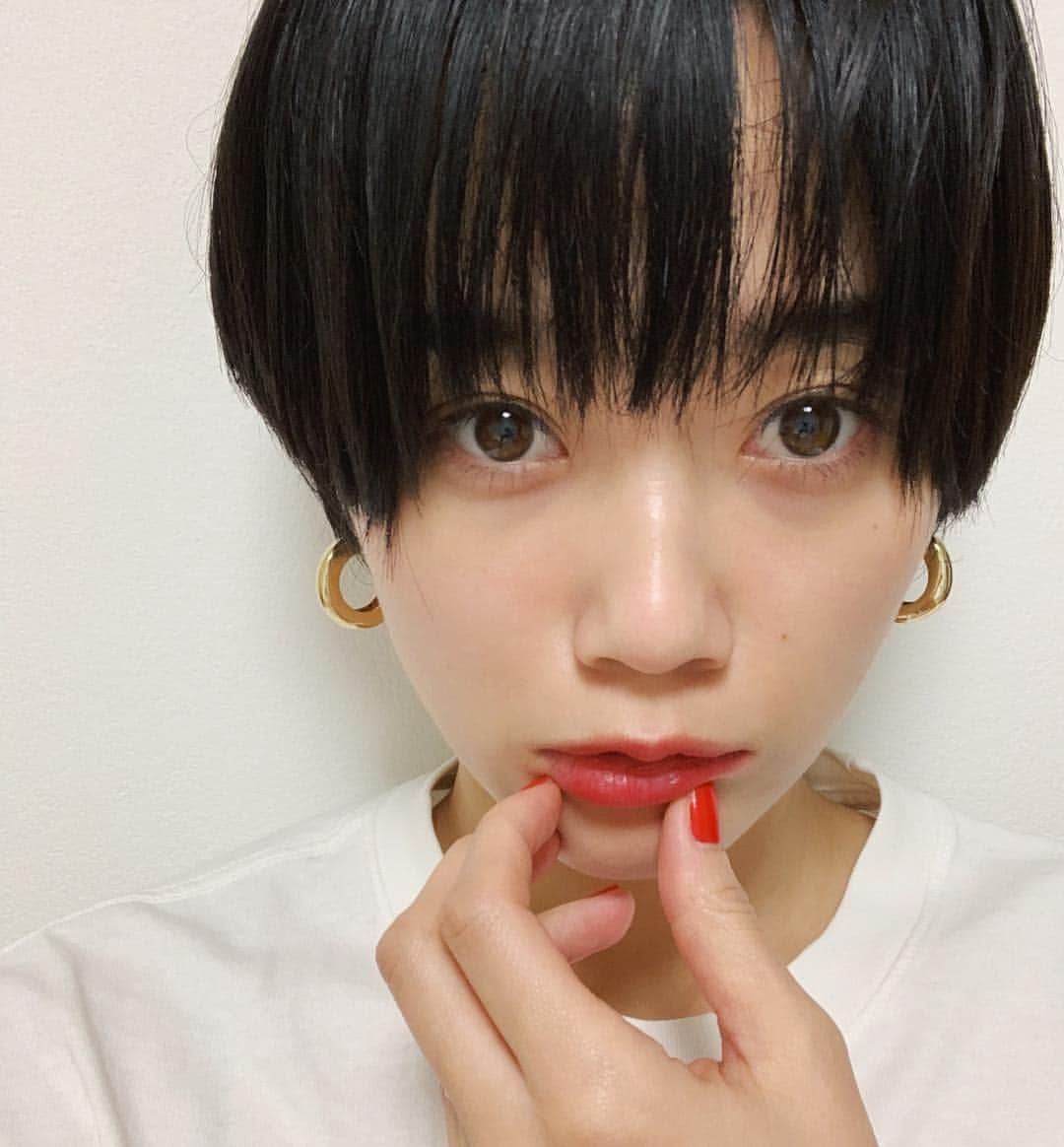 宮城舞さんのインスタグラム写真 - (宮城舞Instagram)「今日久々に赤リップの気分だった💋  #私の王道色 #selfie #iphonexs」4月7日 19時58分 - mai_miyagi