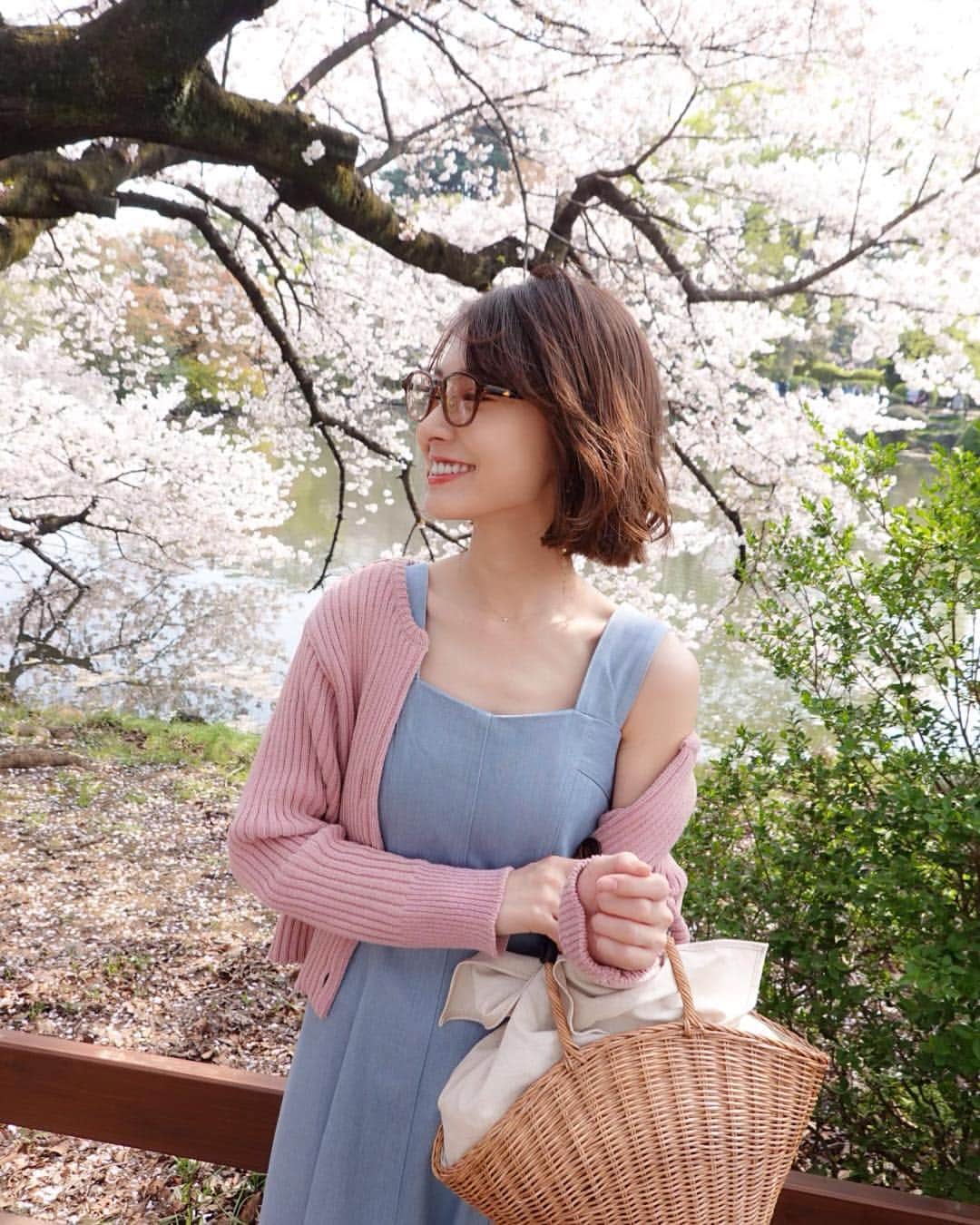 西川瑞希（みずきてぃ）さんのインスタグラム写真 - (西川瑞希（みずきてぃ）Instagram)「とっても綺麗…🌸見とれてしまいました// . #tokyo #sakura #cheriemona #さくら #桜 #新宿御苑 #お散歩」4月7日 20時09分 - mizuki_nishikawa_