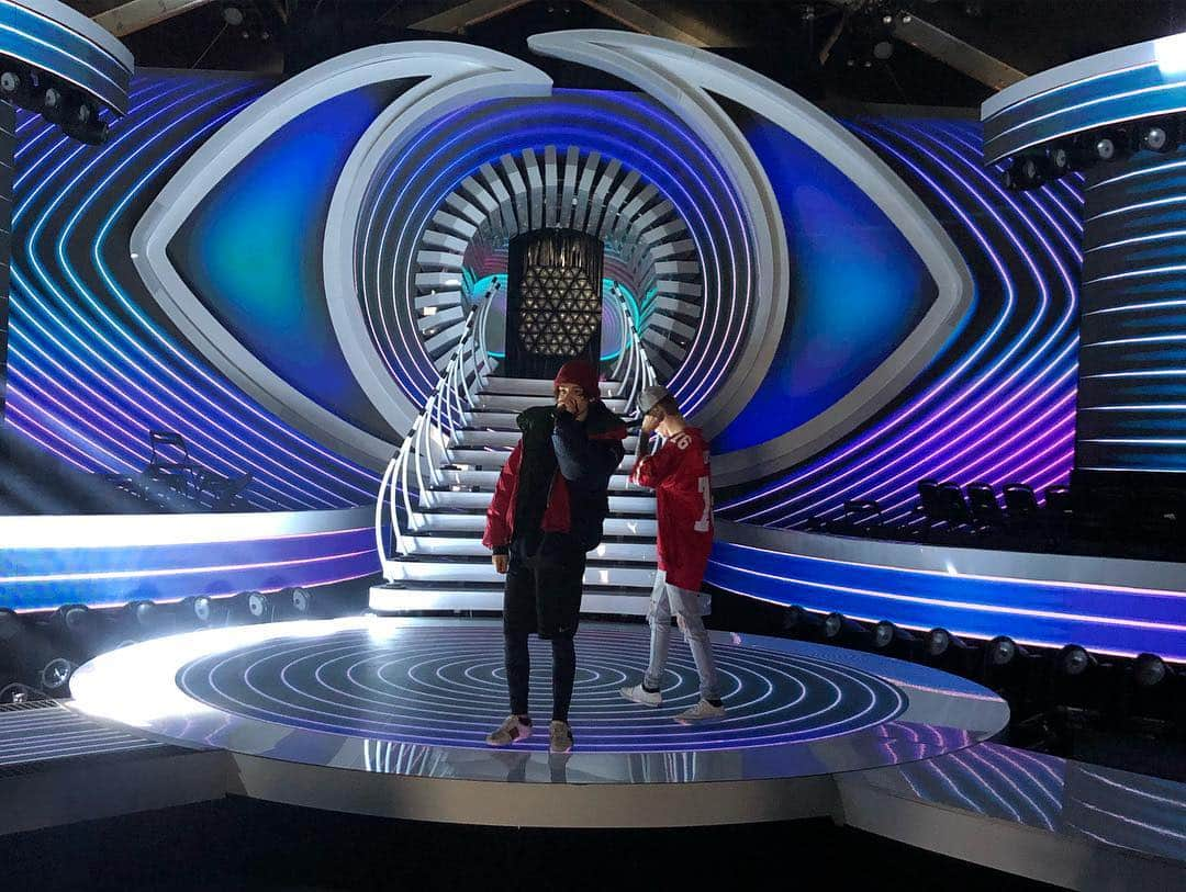 Bars and Melodyさんのインスタグラム写真 - (Bars and MelodyInstagram)「we’re performing live on Big Brother poland tonight, souncheck was fun!!💜」4月7日 20時02分 - barsandmelody