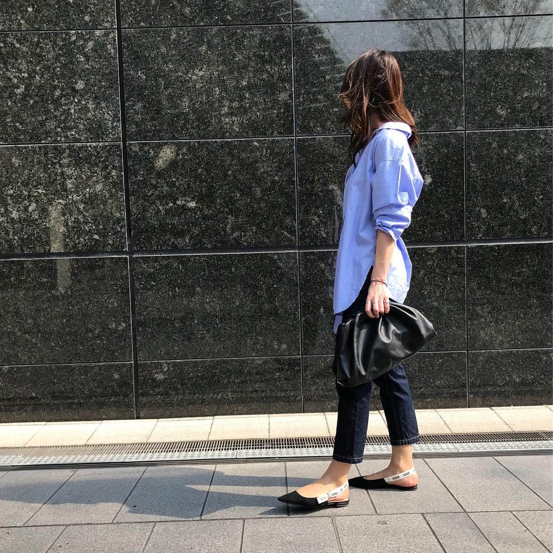 liiiiche23のインスタグラム：「・ ・ シャツ日和👔 今年はシャツ！ ・ ・ #code #coordinate #fashion #ootd #outfit #outfitoftheday #dailylook #dailylook_japan #instafashion #instalook #todayscode #wimgazette #ウィムガゼット #シャツ #blackbymoussy #blkby #ブラックバイマウジー #denim #デニム #bottegaveneta #ボッテガヴェネタ #cluth #cluthbag #クラッチ#dior #christiandior #ディオール #diorshoes」