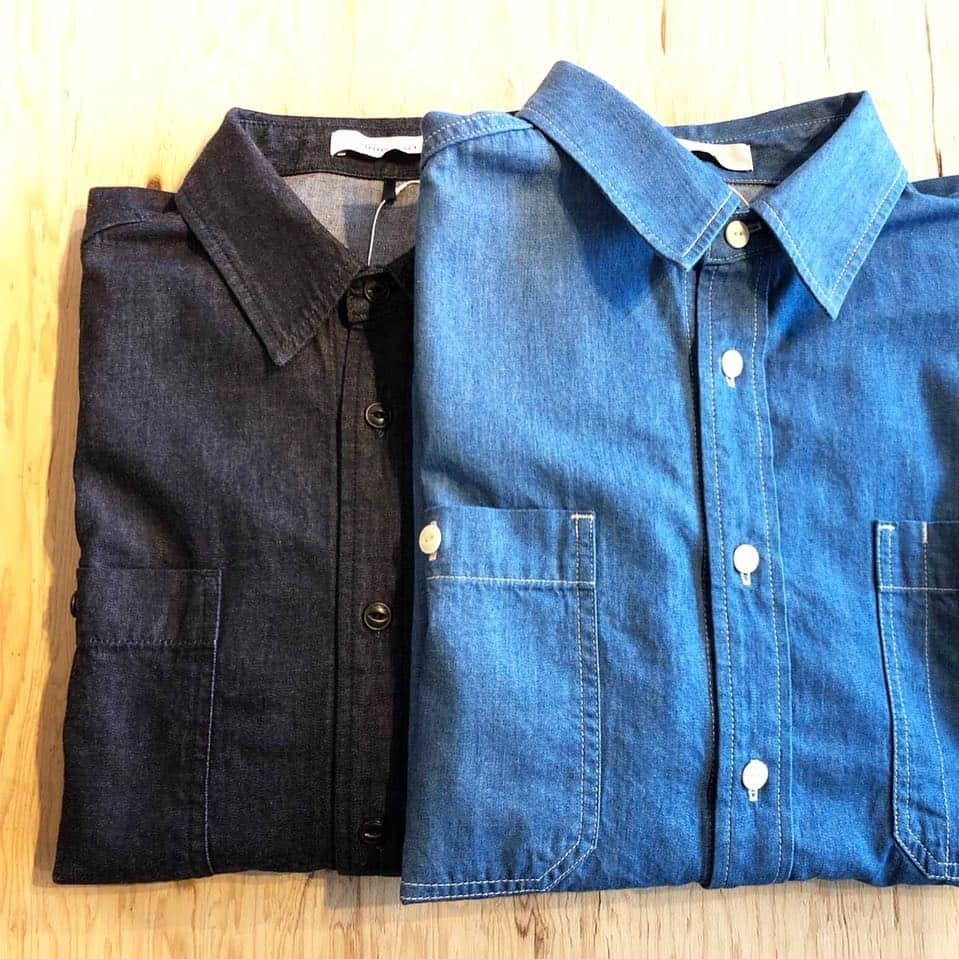 ジョンブルさんのインスタグラム写真 - (ジョンブルInstagram)「.﻿﻿ JOHNBULL denim shirt﻿ lot.AS948 / ¥16,000+tax﻿ ﻿﻿ 胸ポケットやカフスなど一部サイズをボリュームアップしたオーバーサイズシルエットで来ていただけるデニムシャツ。﻿ ﻿ さらっとした生地感で春先にtopsとしても羽織としても﻿大活躍します。﻿ ﻿ ﻿ #johnbull #johnbullprivatelabo #denimshirts #shirts #denim #oversize #newarrival #newin #springfashion #summerfashion  #fashion  #ジョンブル #ジョンブルプライベートラボ #ファッション #デニムシャツ #デニムファッション #オーバーサイズ #新作入荷 #コーディネート #カジュアルコーデ #大人カジュアル #2019ss」4月7日 20時12分 - johnbull_private_labo