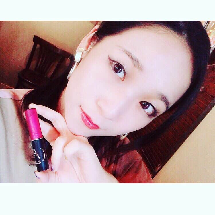 世手子さんのインスタグラム写真 - (世手子Instagram)「Thank you for the Osaka live with Ay Lip Vivente Bordeaux･:*+.\(( °ω° ))/.:+ I went to Osaka expedition live. Thanks a lot for everyone comments!(°▽°) @ay.cosme.official のボルドーを使って #京橋セブンデイズ ライブ終了しました(*≧∀≦*) 東京、北海道、大阪と色々な場所から沢山の方々に音楽聴いていただけて嬉しかった！ この日は 新メイクアップブランド #ay のボルドーは発色も良くライブ映えして使い心地がものすごくいいです(´∀｀=) #aycosme は #ナチュラル原料 そして #東京モード学園 のコラボコスメだよ( ＾∀＾) #アイ はめっちゃ色が濃くて好き(*´-`) 塗りやすく、落ちにくいから綺麗に決まる！ 大阪の皆さんにも是非知ってほしいコスメ(・∀・) 大阪の文化に触れて今回も楽しい遠征やった(⌒▽⌒)」4月7日 20時15分 - rojide