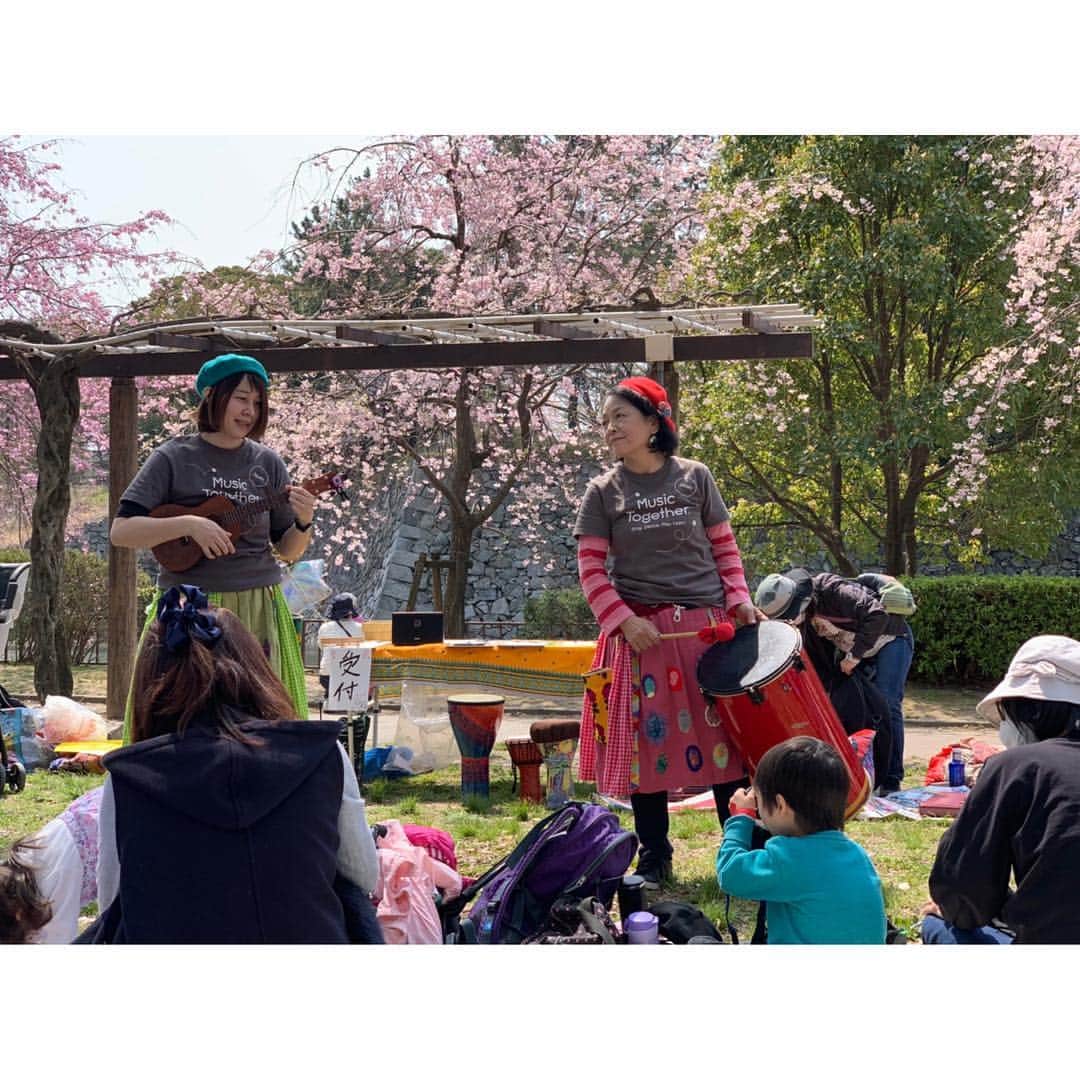 空木マイカさんのインスタグラム写真 - (空木マイカInstagram)「今日は名城公園でMusic Togetherピクニックでした😊音楽好きな妹の唯一の習いごと❤️いつもの教室も大好きだけど、野外で緑に囲まれる中でみんなで歌うのはまた格別✨楽しかったなぁ。いい週末だった☺️ #musictogetherhappybeat  #happybeat758」4月7日 20時27分 - maika_utsugi