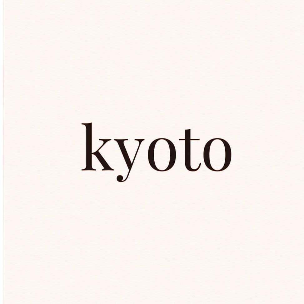 のインスタグラム：「𓇠𓇢𓇡 𓆸𓆸  春の京都を楽しめる情報を たくさんご紹介していきますね🌸 ‥‥‥‥‥‥‥‥‥‥‥‥‥‥‥‥‥‥‥‥‥‥‥‥‥‥‥‥‥‥‥‥‥‥ #letter#letters#blushart#phonto#phontograph#phontography#wonderful_place#instagramjapan#ig_photooftheday#special_shots#best_photogram#building#architecture#japanesearchitecture#streetphotography#wall#walldecor#painting#wallpainting#illustration#illustrationoftheday#illustrationart#message#hellonewyear#spring#april#cherryblossom」