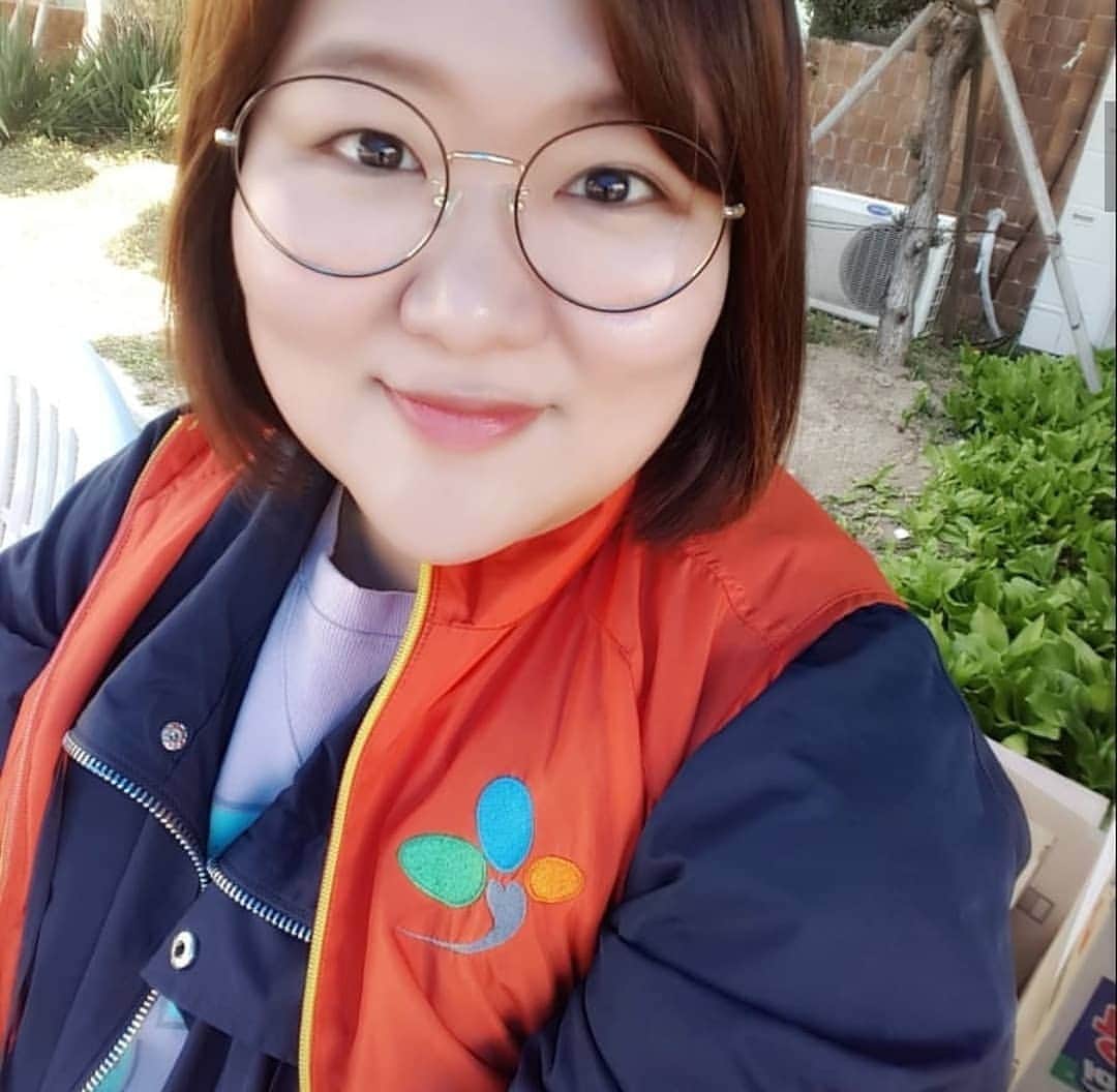 ハン・サンジンさんのインスタグラム写真 - (ハン・サンジンInstagram)「고성에 살고있는 동생 재숙이의 현장소식입니다.. 아직 피해 상황을 파악중이지만 어느정도 정리가 되면  많은 자원봉사자분들이 필요할거 같다합니다 자원봉사를 원하시는 분들은  이곳으로 자원봉사 신청하시면 된다고 합니다 고성군 자원봉사센터033-681-1365 속초 자원봉사센터033-636-1633 그리고 재숙이가 살고있는 마을은 당장은 쌀, 마스크, 옷, 속옷, 양말등이 많이 필요하다고 합니다 직접 보내시려는 분들은 토성면사무소033-680-3918 ,3920 토성면 천진해변길88 토성면복지회관 이곳으로 연락주시고 보내시면 됩니다 작은 도움이라도 피해 주민들에게는 큰 힘이 될겁니다 많은 관심 부탁드립니다 피해복구가 잘되기를 기도합니다 #자원봉사#강원도#속초#고성#산불」4月7日 20時26分 - hsjnews