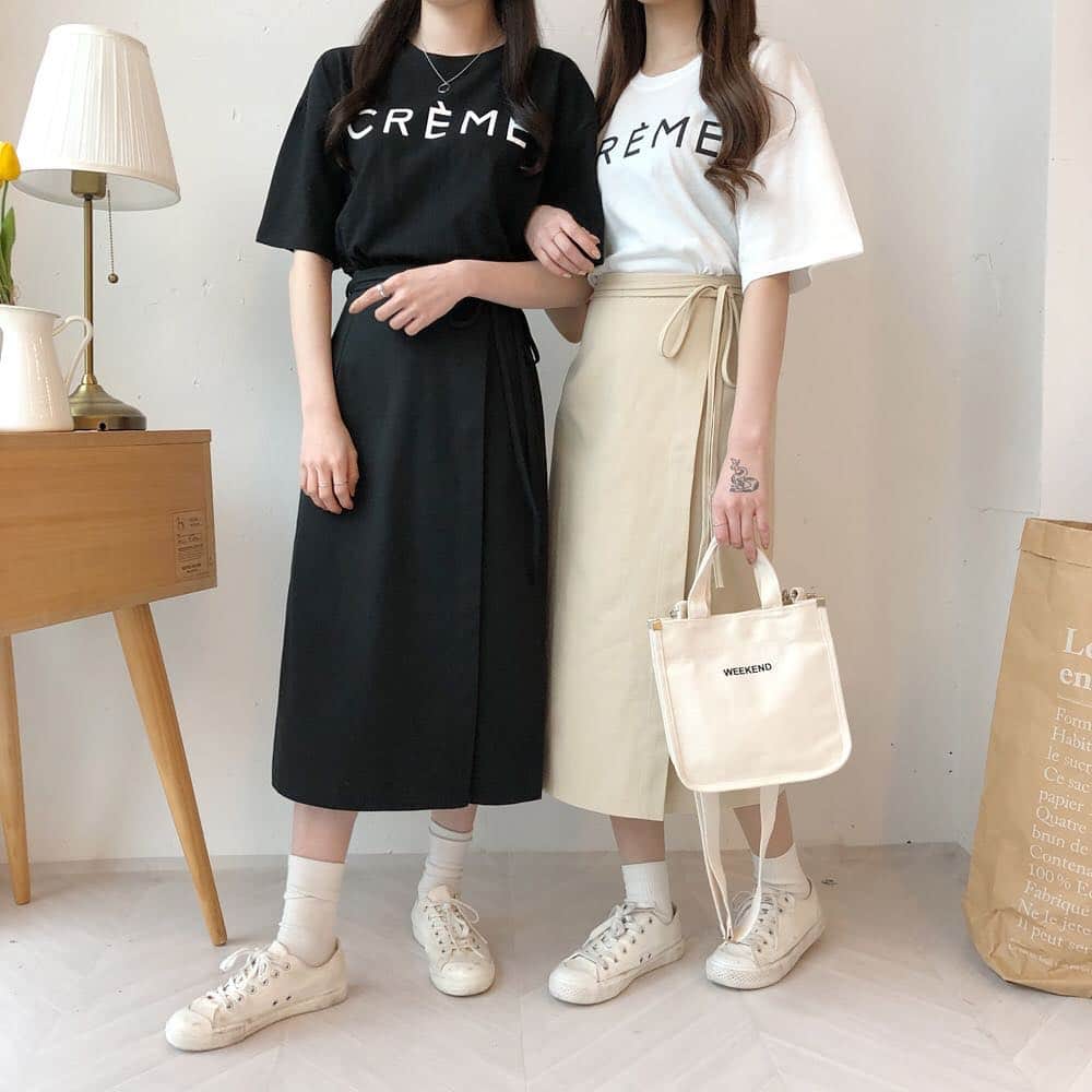ガールズルールさんのインスタグラム写真 - (ガールズルールInstagram)「. 新作ツインコーデ週末20%OFF . クリームラウンド半袖Tシャツ(t6218) . #걸스룰 #한국 #한국패션 #얼짱 #데일리룩 #오오티디 #koreanfashion #girlsrule #ootd #twinlook #dailylook #ガールズルール #韓国 #韓国ブランド #韓国ファッション #韓国ファッション通販 #今日のコーデ #オルチャン #オルチャンファッション #韓国アイドル #カップルコーデ #韓国好きな人と繋がりたい」4月7日 11時42分 - girlsrule_official