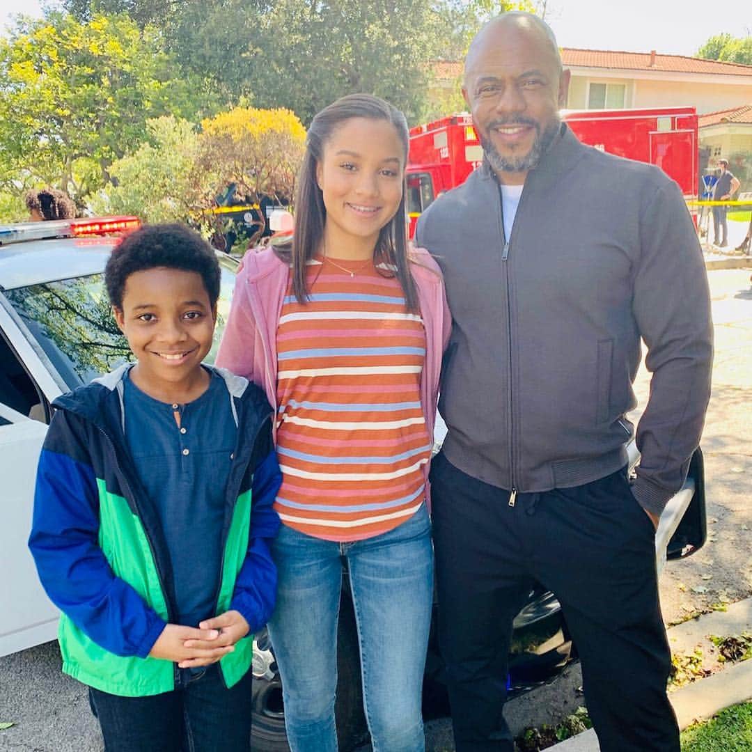 ロックモンド・ダンバーのインスタグラム：「That’s a 2nd season wrap! 911 on Fox!💪🏾❤️👍🏾」
