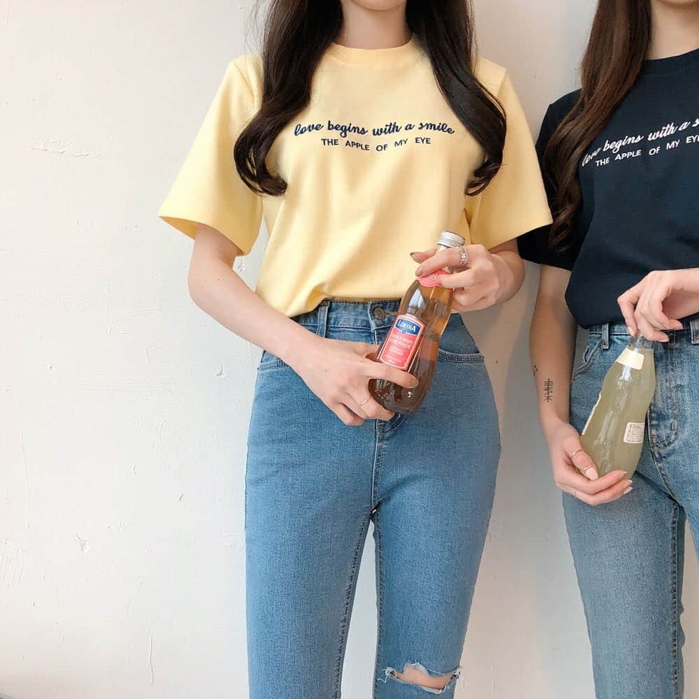 ガールズルールさんのインスタグラム写真 - (ガールズルールInstagram)「. 新作ツインコーデ週末20%OFF❣️ . スマイルラウンド半袖Tシャツ(t6150) color : NAVY, IVORY, YELLOW . #걸스룰 #한국 #한국패션 #얼짱 #데일리룩 #오오티디 #koreanfashion #girlsrule #ootd #twinlook #dailylook #ガールズルール #韓国 #韓国ブランド #韓国ファッション #韓国ファッション通販 #今日のコーデ #オルチャン #オルチャンファッション #韓国アイドル #カップルコーデ #韓国好きな人と繋がりたい」4月7日 11時40分 - girlsrule_official