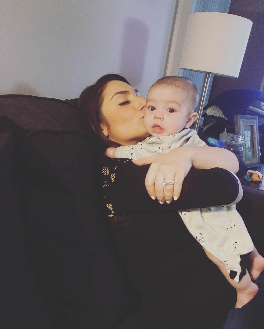 ディーナ・ニコール・コルテーゼさんのインスタグラム写真 - (ディーナ・ニコール・コルテーゼInstagram)「Nothing like coming home to slobbery baby kisses and big hugs ❤️」4月7日 11時52分 - deenanicole