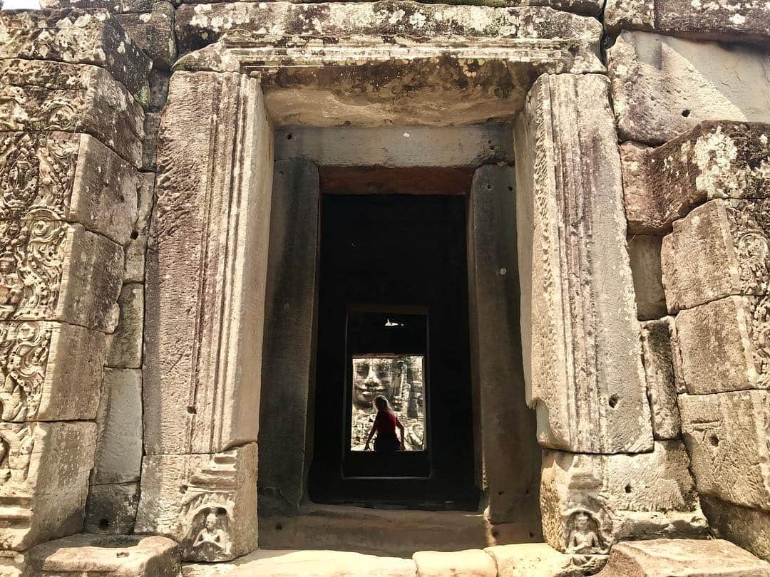 セス・グリーンさんのインスタグラム写真 - (セス・グリーンInstagram)「The scope of these temples is difficult to capture on film. Standing inside these massive ancient cities, it’s easy to feel connected to other humans who lived here hundreds of years ago.」4月7日 11時51分 - sethgreen