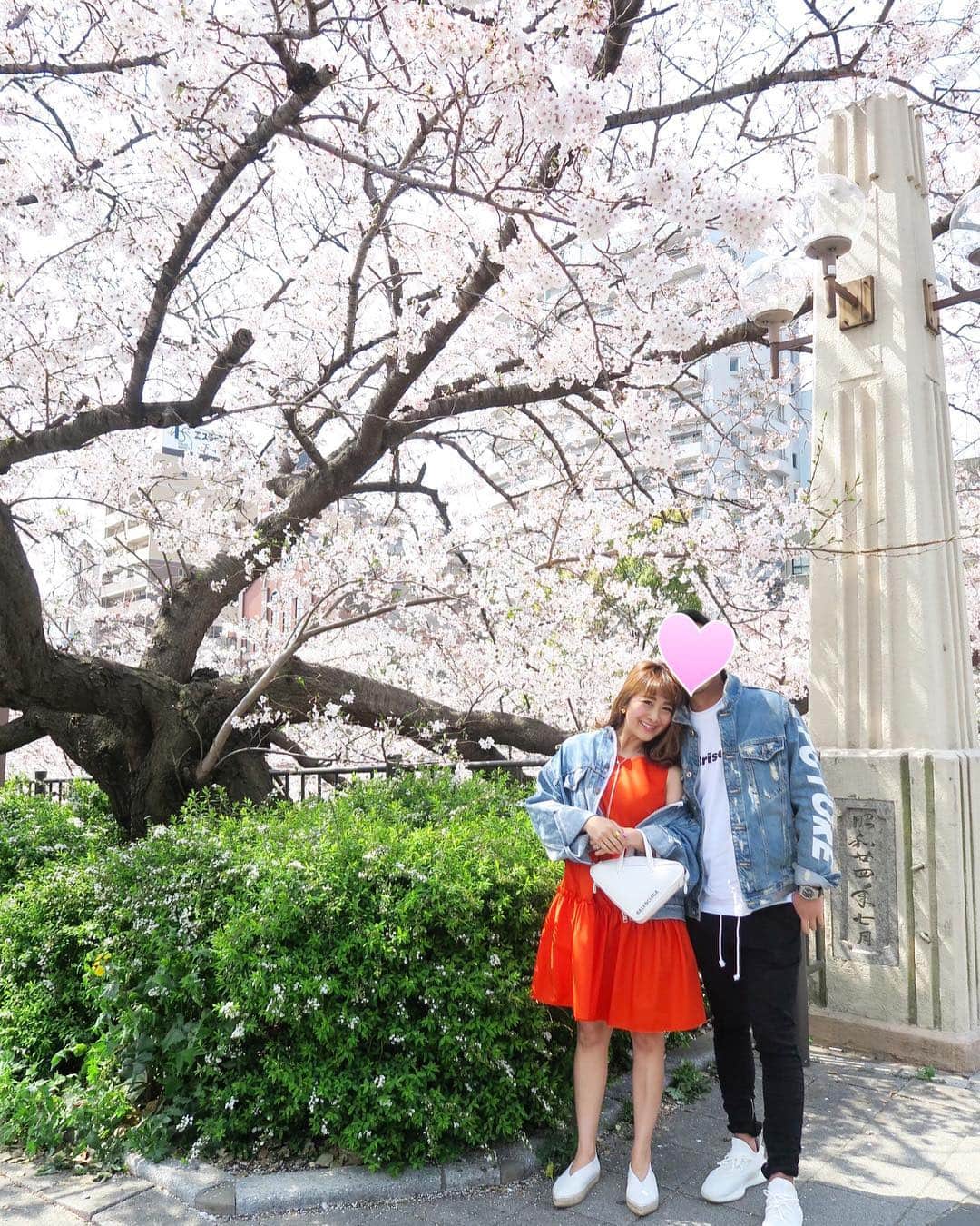 Mai Wakimizuさんのインスタグラム写真 - (Mai WakimizuInstagram)「今日はサンドイッチとラテを持って、morningお花見date＼(^o^)／遡ること9年前の3月にお付き合いが始まり、初めてのdateはお花見だった私達♡それから毎年欠かさず撮ってる桜との写真。どれも宝物♡さて、今から私は京都に移動です！ #お花見」4月7日 11時45分 - wakkin__m