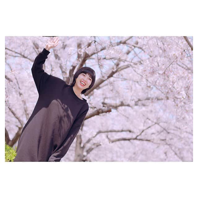 小林弥生さんのインスタグラム写真 - (小林弥生Instagram)「. . New photo . 久々の投稿だなぁ❁⃘*.ﾟ 今日は稽古最終日！ . 笑顔満開で頑張ります🌸 . いってきます . #桜 #満開 #japan #photo」4月7日 11時47分 - yaaachan_k