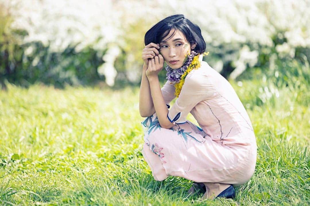 相馬絵美さんのインスタグラム写真 - (相馬絵美Instagram)「一つ前の投稿の別バージョン💖 もう素敵過ぎて、幻想的な世界観に仕上げていただいて只々感謝🙏✨ #GirlsWithFlowers」4月7日 12時00分 - somaemi
