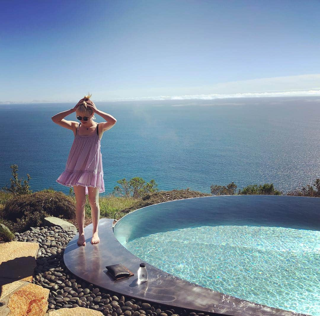 カーリー・レイ・ジェプセンさんのインスタグラム写真 - (カーリー・レイ・ジェプセンInstagram)「Big Sur for a lil break. 🤗」4月7日 11時56分 - carlyraejepsen