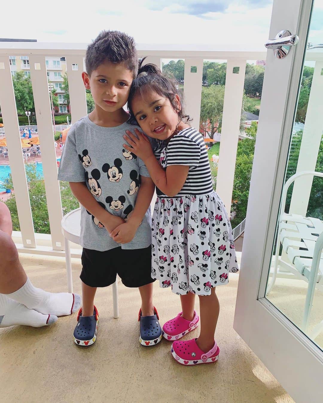 ニコール・ ポリッツィのインスタグラム：「WE MISS DISNEY! Look at my precious nuggets 😩👊🏽🙏🏽 #BlessedMawma」